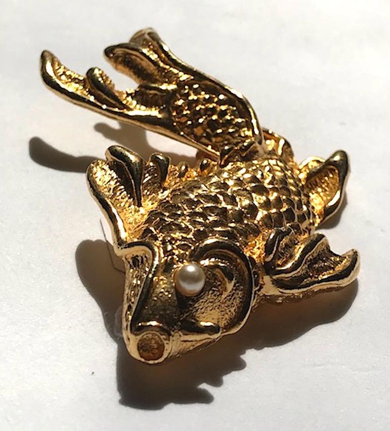 Natori 1980s Large Gold Fish Brooch 1