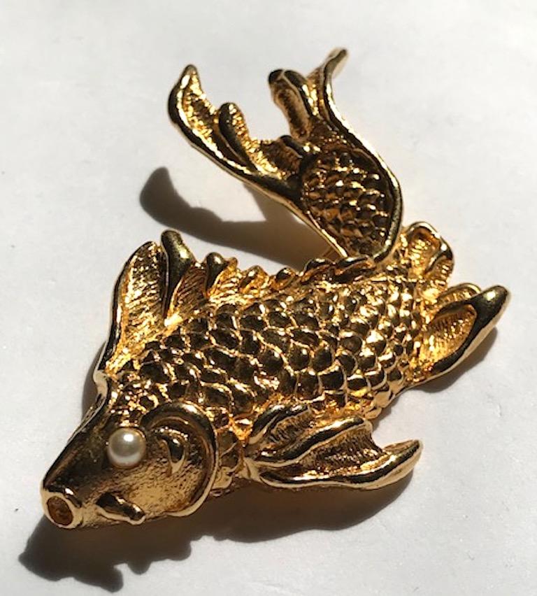 Natori 1980s Large Gold Fish Brooch 2