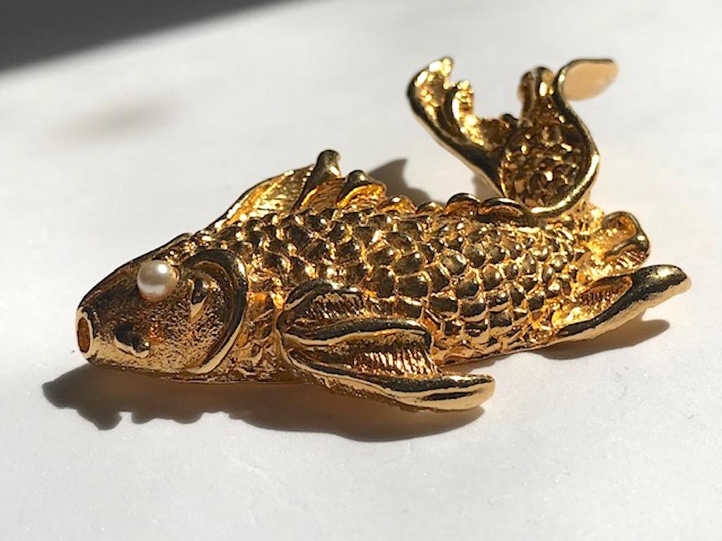 Natori 1980s Large Gold Fish Brooch 3