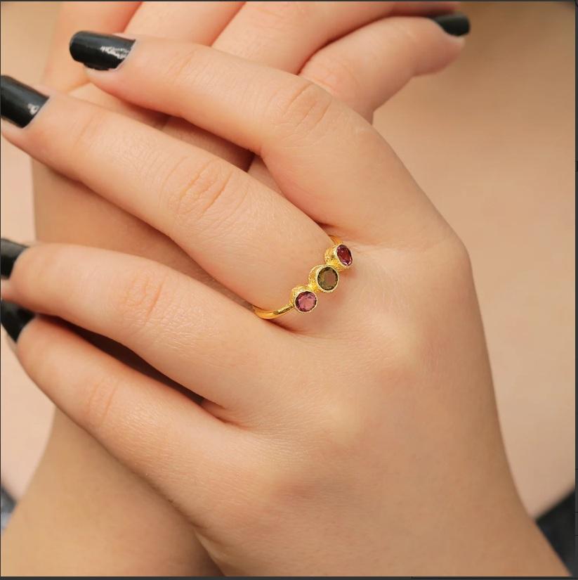 Anello con multi-tormalina naturale in oro 18 carati In condizioni Nuovo in vendita a jaipur, IN