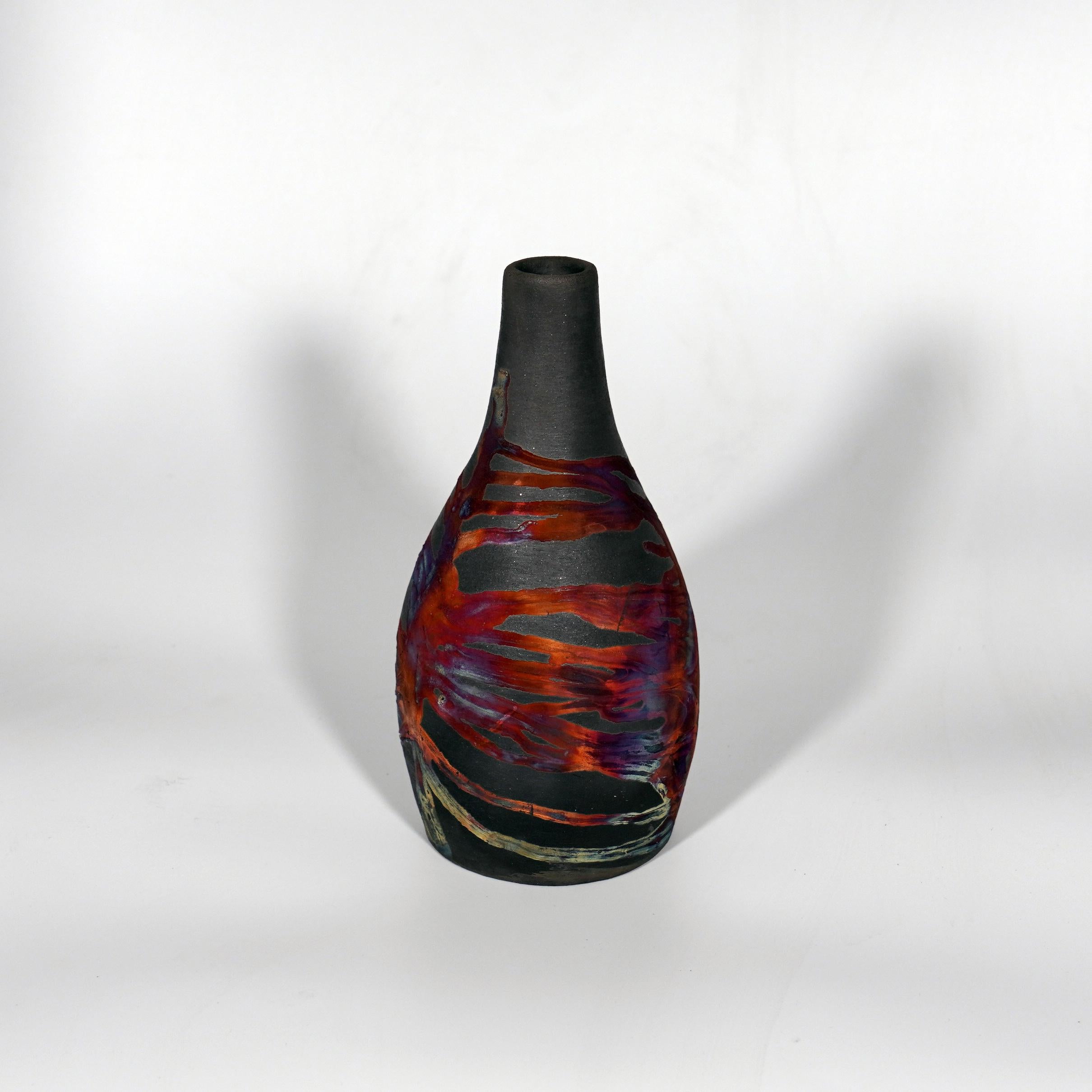 Natsu ( 夏 ) - (n) summer

Our Natsu vase is shaped almost like a soda bottle, evoking memories of summertime when it’s hot and all you would love to drink is ice-cold lemonade.

This piece would fit in very well with our Tsuri vase, Koban vase, Suzu