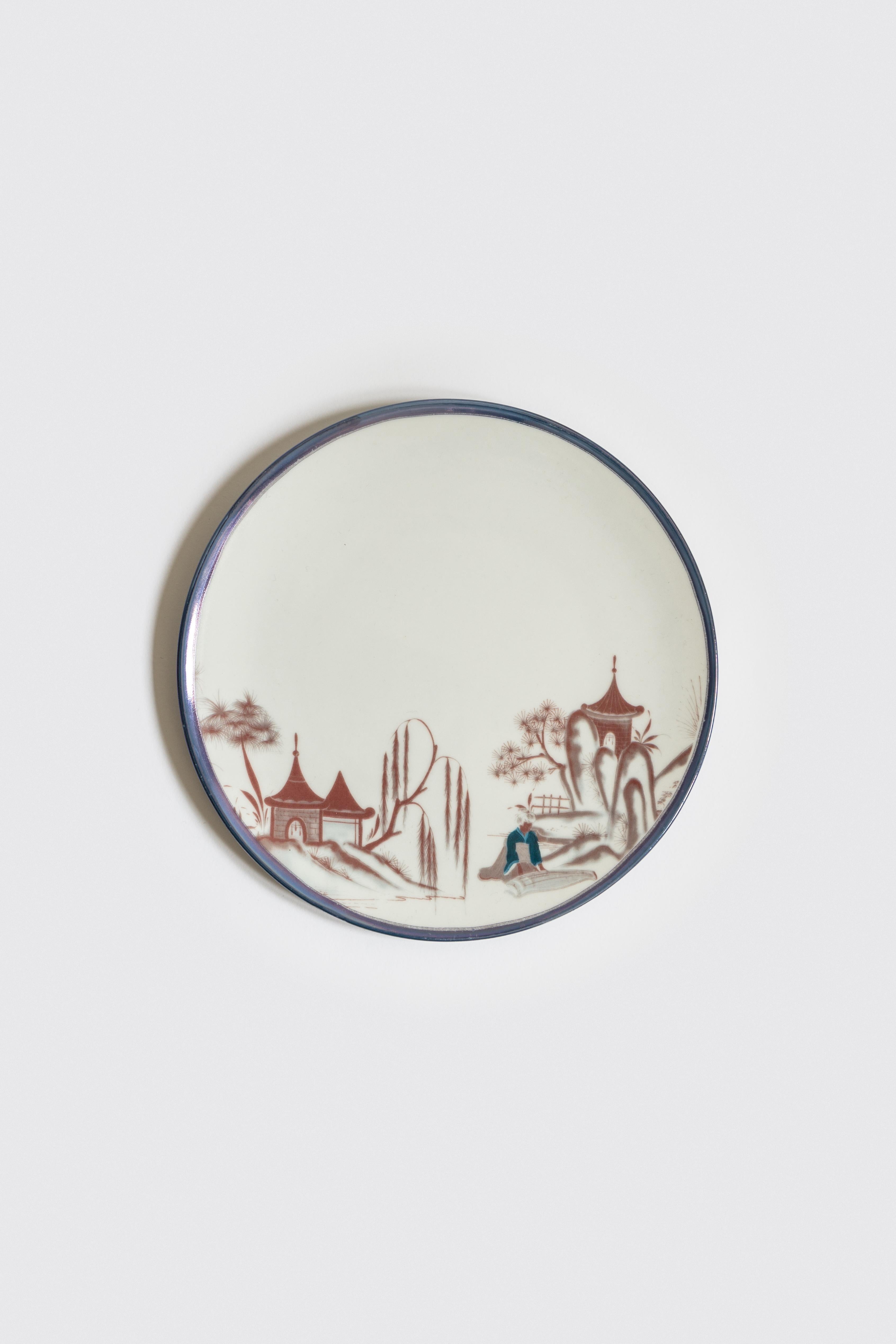 Bordeaux and blue are the primary colors of this Japan inspired collection of plates, where ancient Japanese scenes take place on the rivers of a fairy lake.