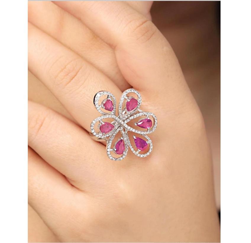 Anello Natuarl con rubino e diamanti in oro 18 carati In condizioni Nuovo in vendita a jaipur, IN