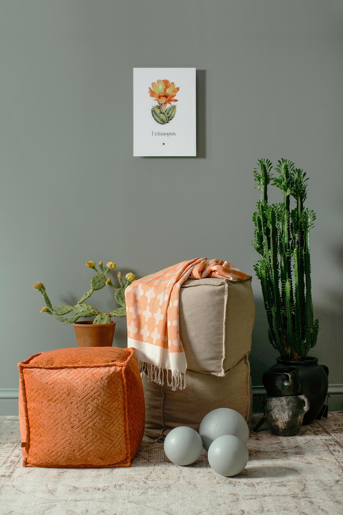 Moderne Pouf naturel facile à transporter en chenille orange en vente