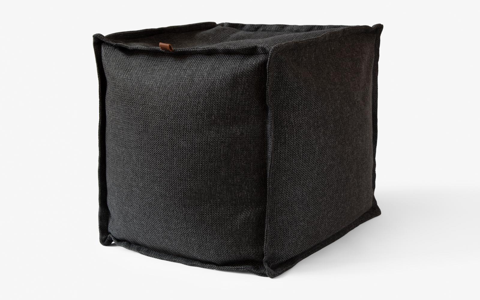 Moderne Pouffee Natur Hard Coal Color facile à transporter en vente