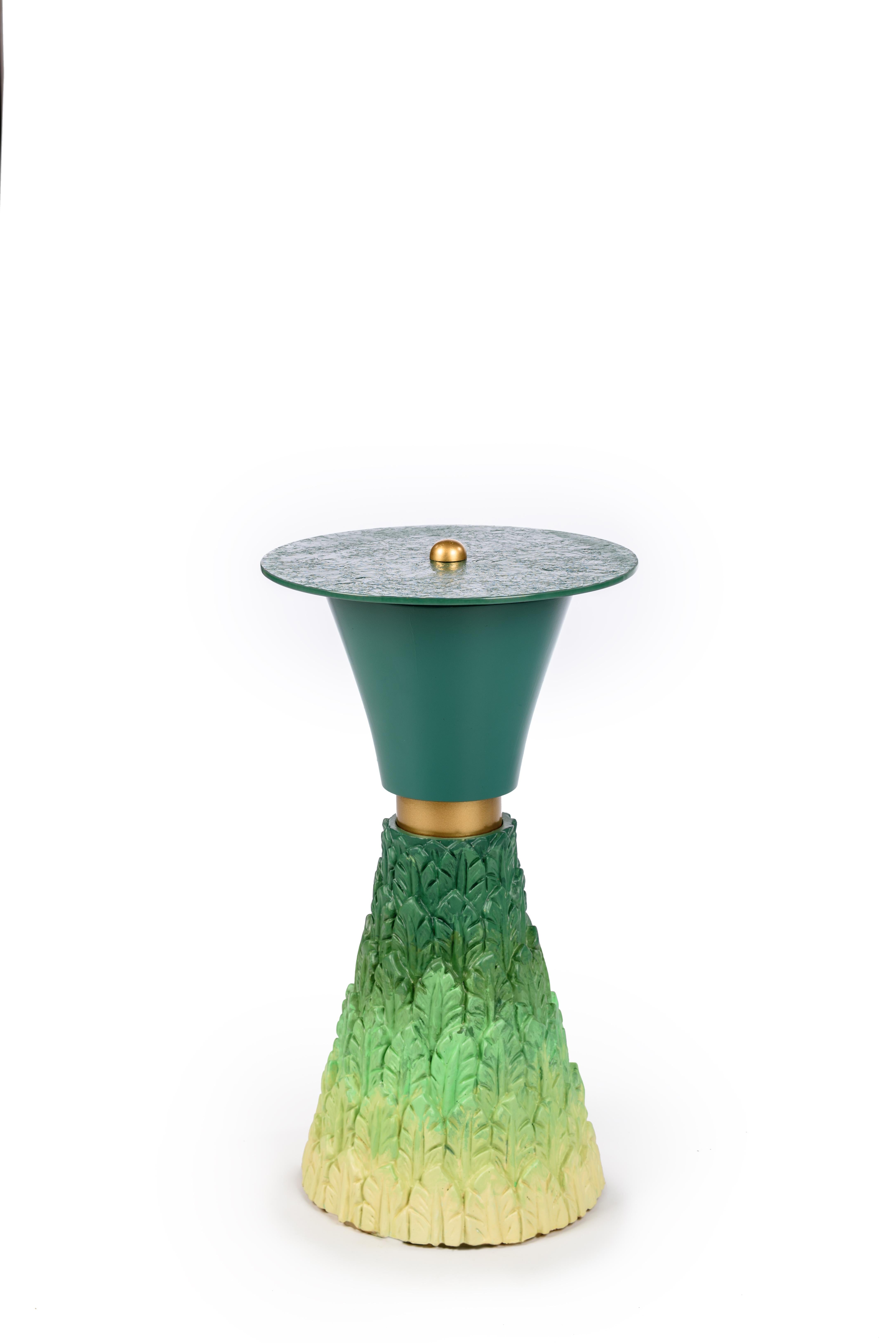 Peint à la main Natura Side Table en vente