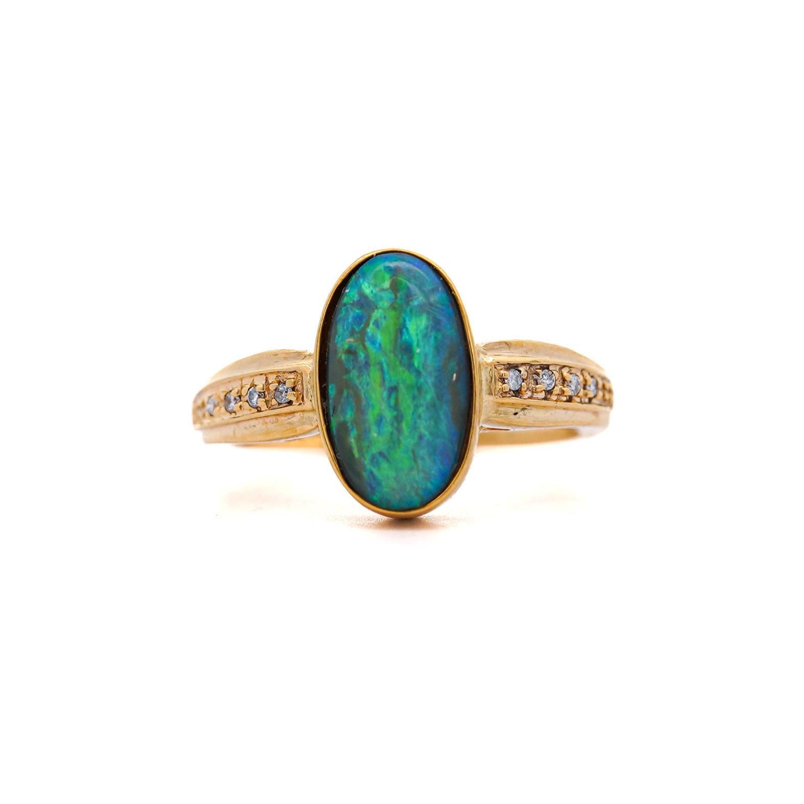 Bague en or jaune 18 carats et 14 carats, diamant naturel de 0,12 carat et doublet d'opale noire Bon état - En vente à Miami, FL