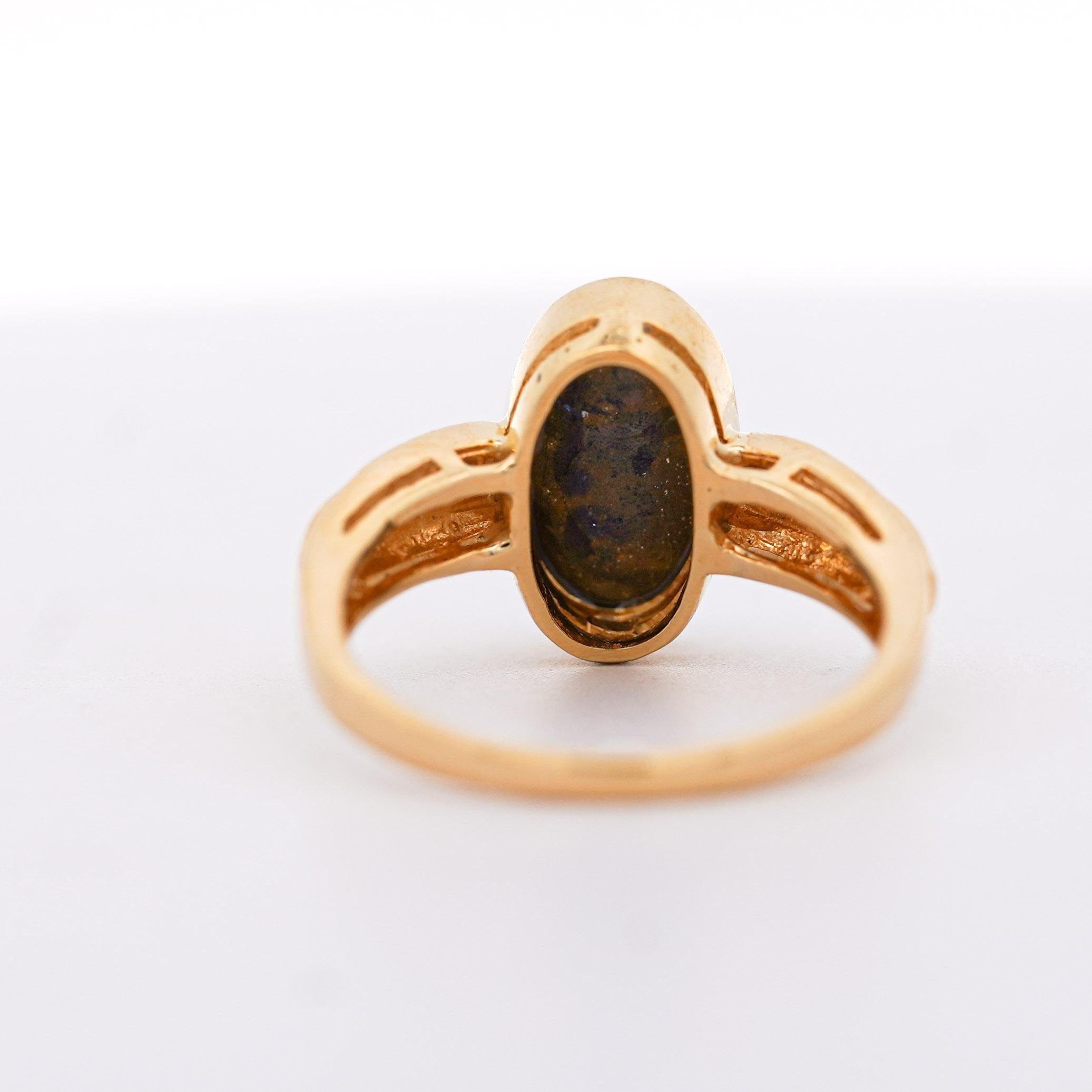 Bague en or jaune 18 carats et 14 carats, diamant naturel de 0,12 carat et doublet d'opale noire en vente 2