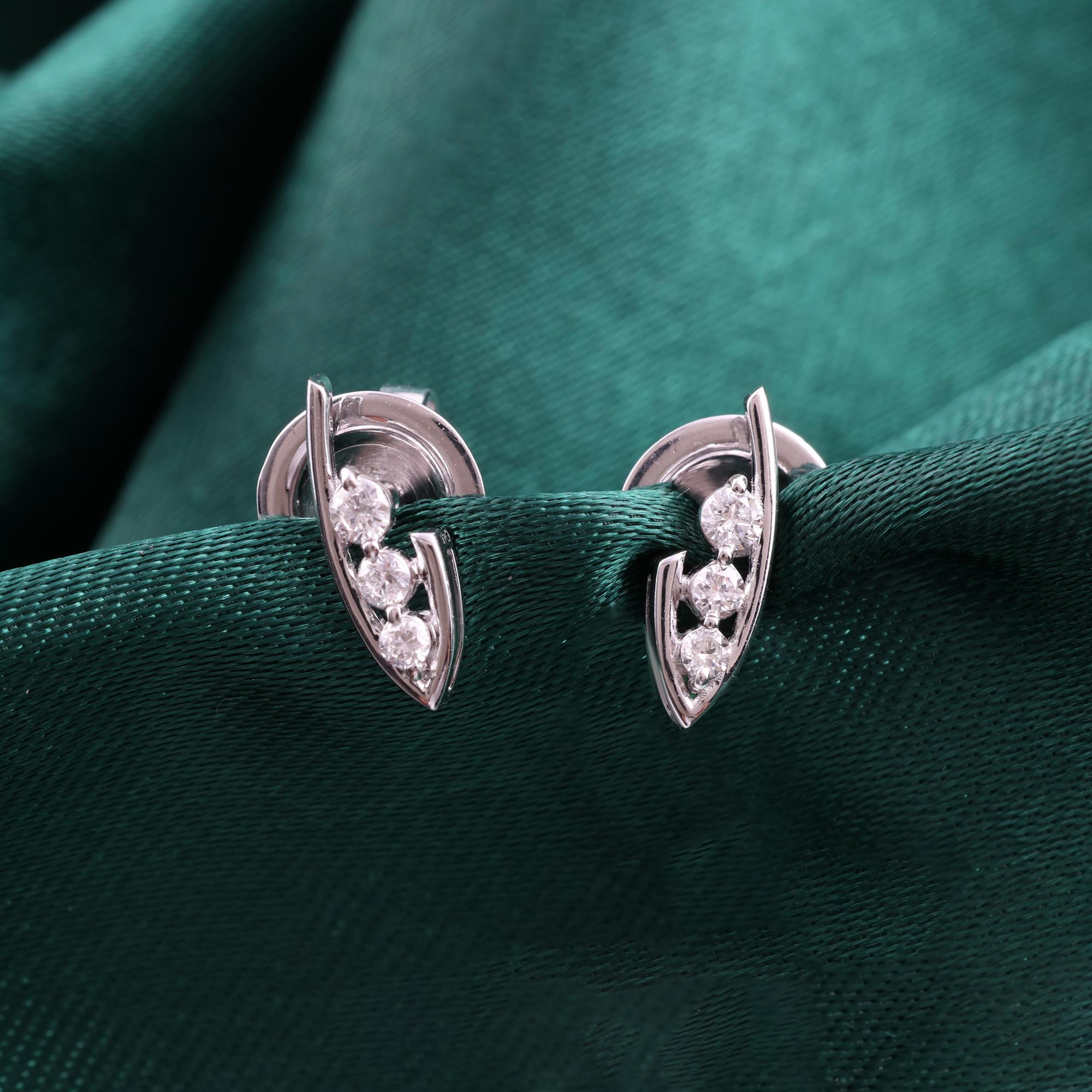 Natürliche 0,12 Karat SI Reinheit HI Farbe Diamant Ohrringe 9 Karat Weißgold Schmuck

Einzelheiten

Artikel-Code :- CVNE-1066(D)
Bruttogewicht :- 1.28 gm
9k Weißgold Gewicht :- 1,26 gm
Natürlicher Diamant Gewicht :- 0.12 Ct. ( DURCHSCHNITTLICHE