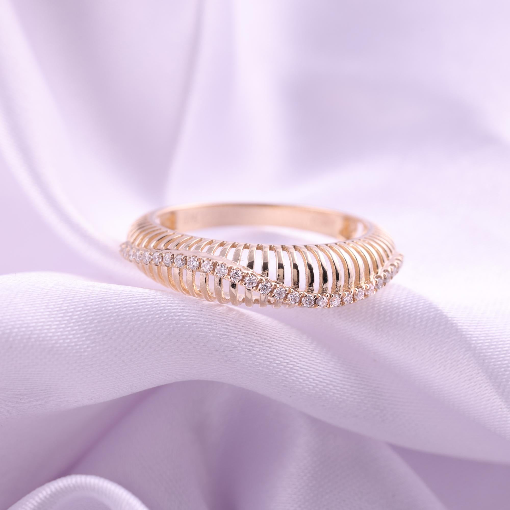 Anillo de diamantes naturales de 0,13 quilates con claridad SI y color HI Joyas de oro amarillo de 9 quilates en Nuevo estado para la venta en Diera, Dubai