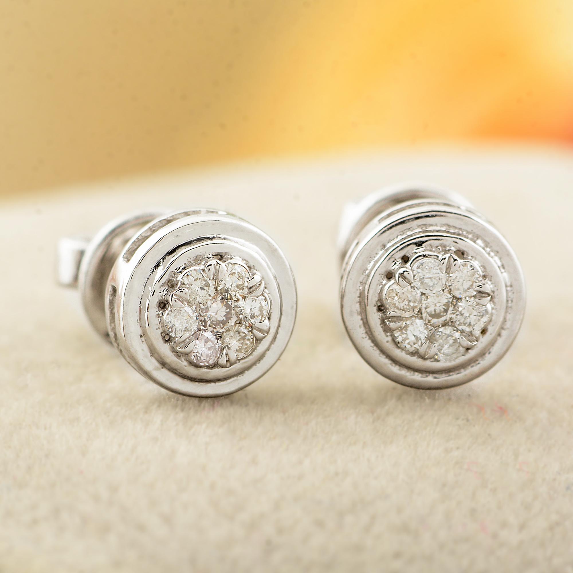 Modern Natural 0.14 Carat SI/HI Diamond Stud Earrings 10 Karat Solid White Gold Jewelry For Sale