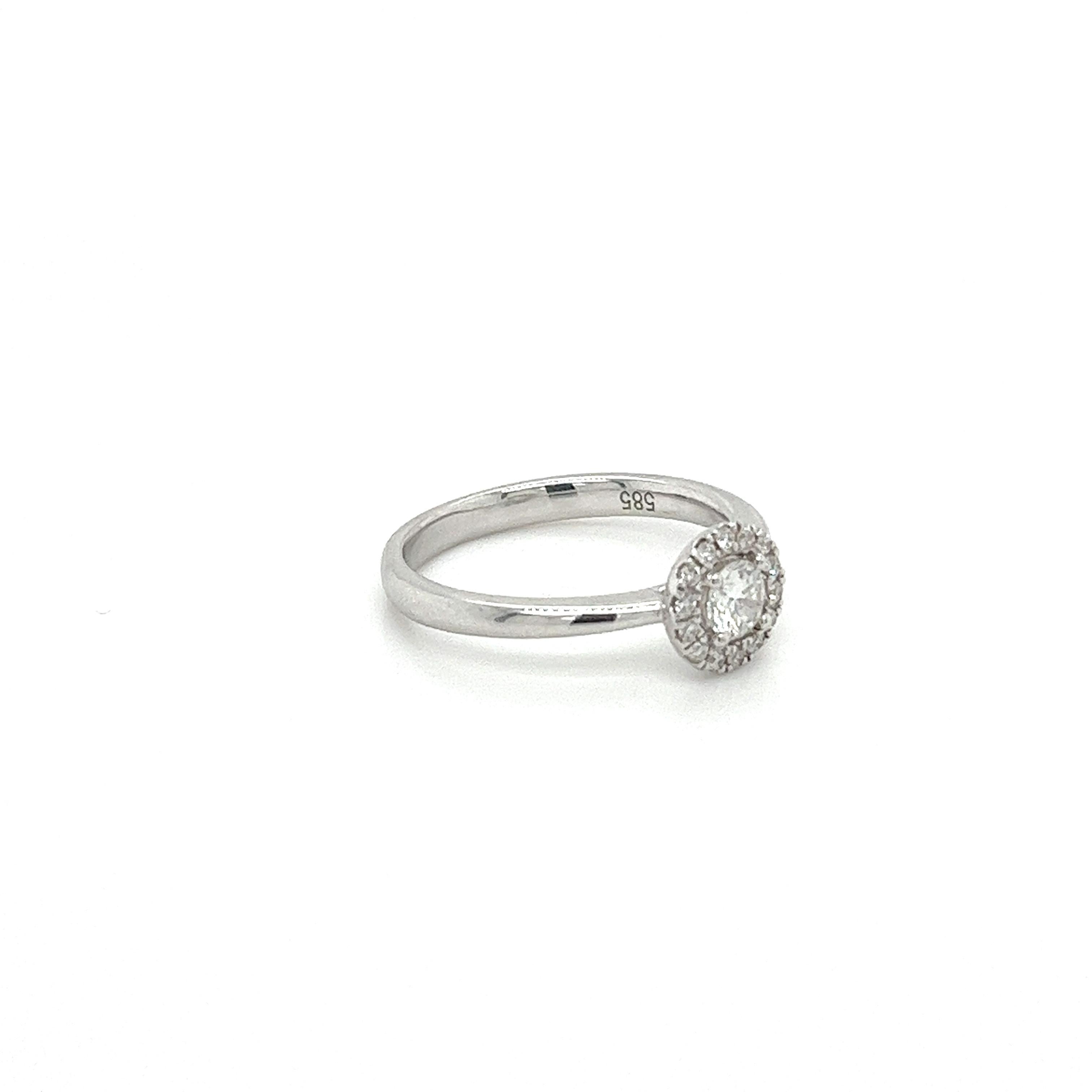 Natural 0.22 Carat Round Cut Diamond Ring in 14K White Gold & Diamond Halo In New Condition For Sale In Miami, FL