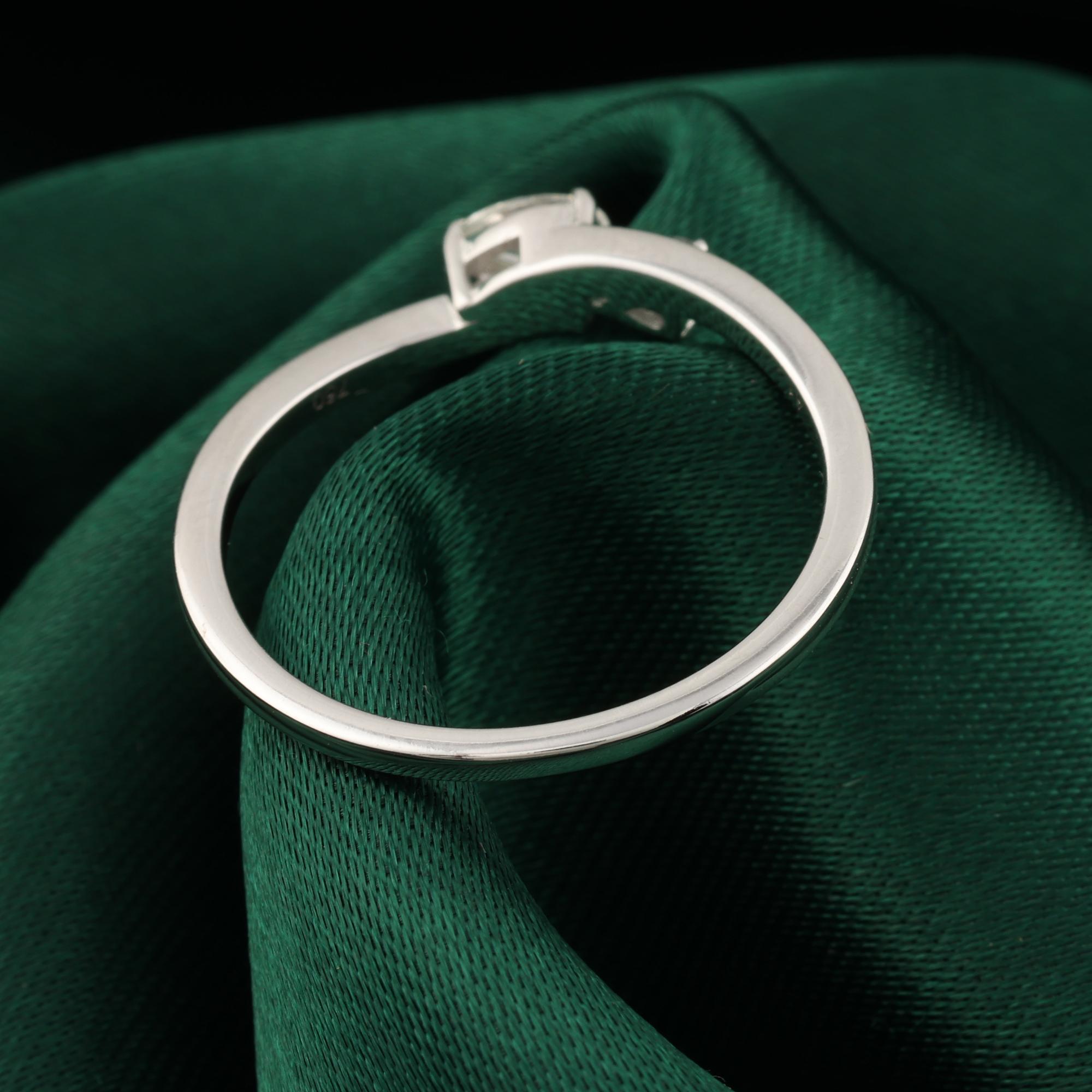 En venta: Anillo de diamantes naturales de 0,22 quilates con claridad SI y color HI Joyas de oro blanco de 18 quilates  3