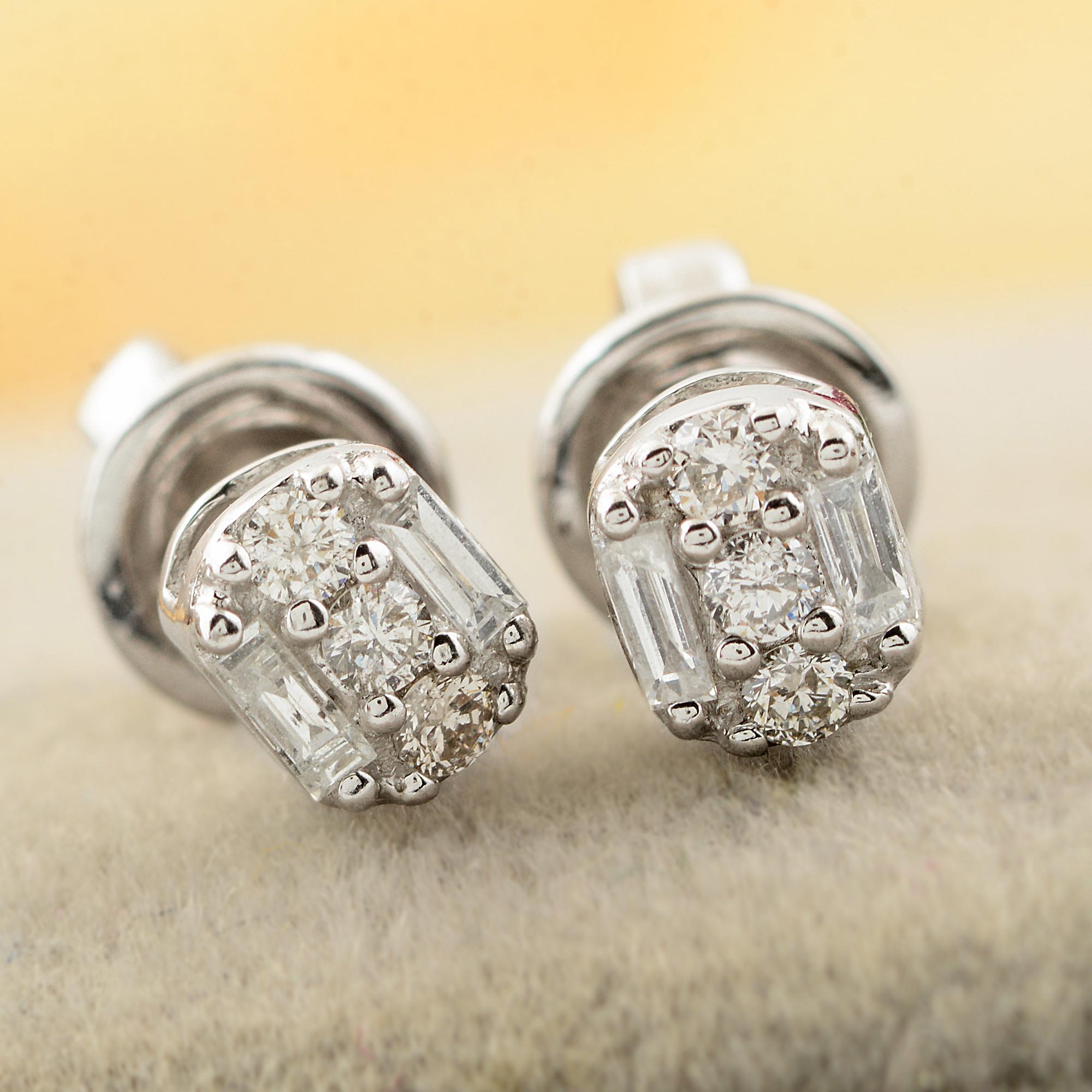 Modern Natural 0.23 Carat SI/HI Baguette Diamond Stud Earrings 10k White Gold Jewelry For Sale