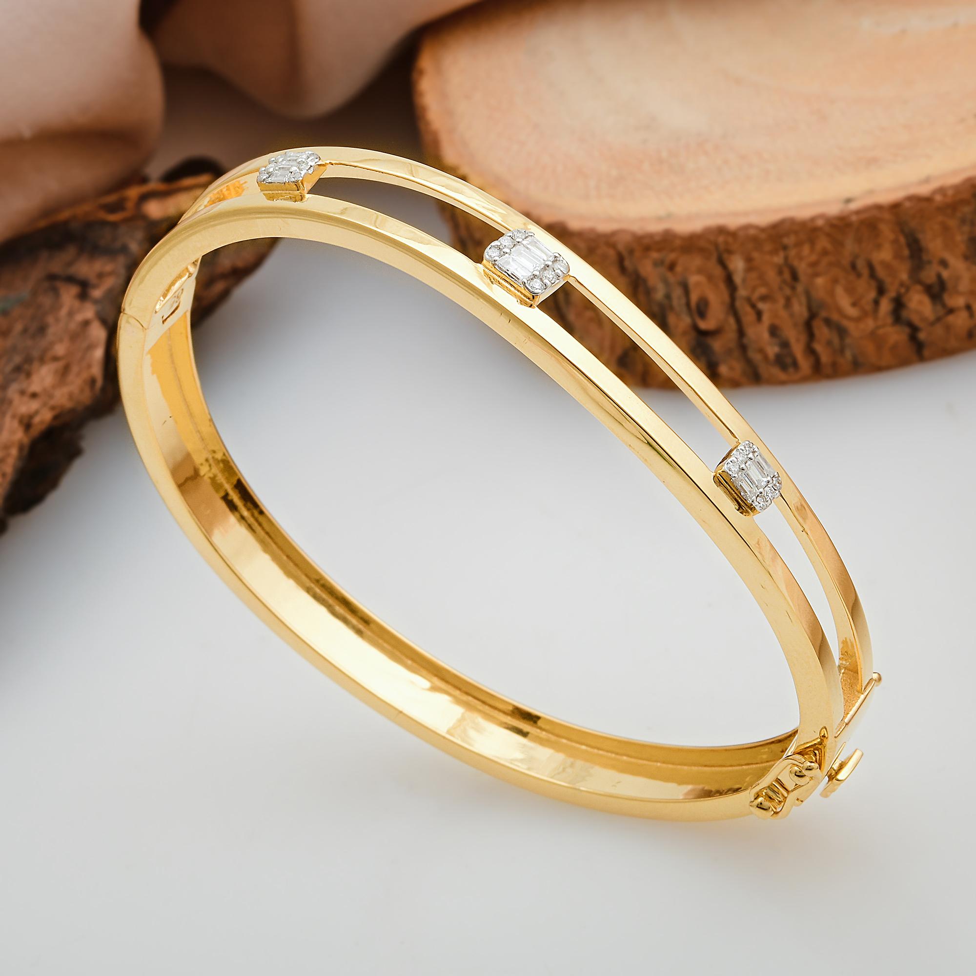 Modern Natural 0.25 Carat Baguette & Round Diamond Bangle Bracelet 14 Karat Yellow Gold For Sale