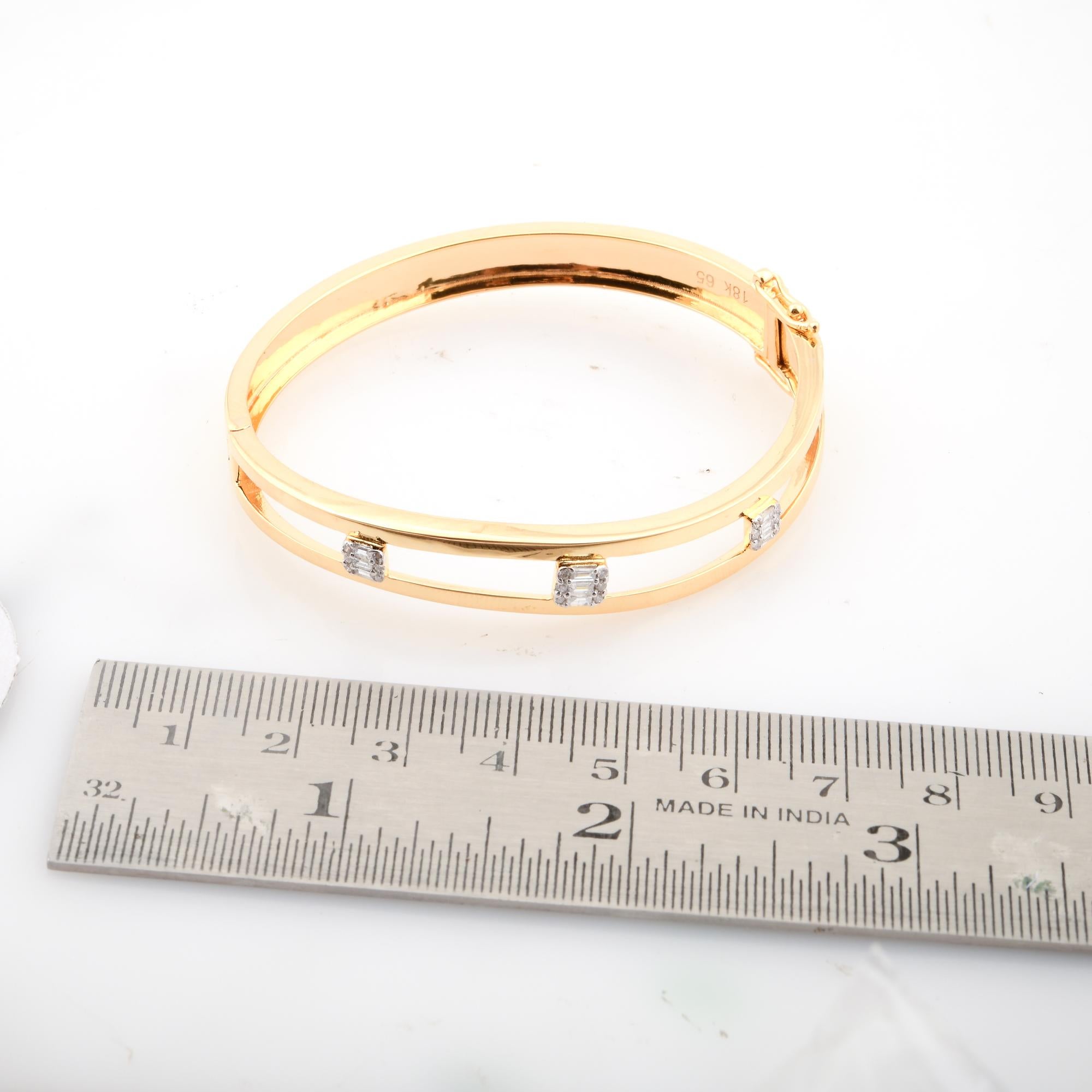 Natural 0.25 Carat Baguette & Round Diamond Bangle Bracelet 14 Karat Yellow Gold In New Condition For Sale In Diera, Dubai