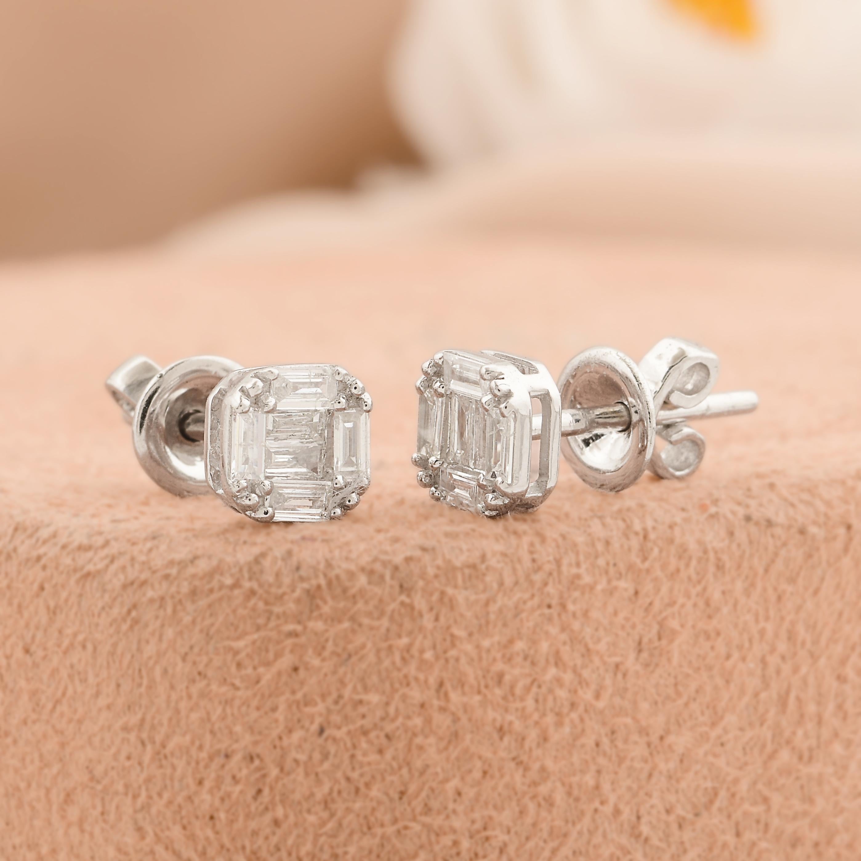 Modern Natural 0.26 Carat SI/H Baguette Round Brilliant Cut Diamond Earrings White Gold For Sale