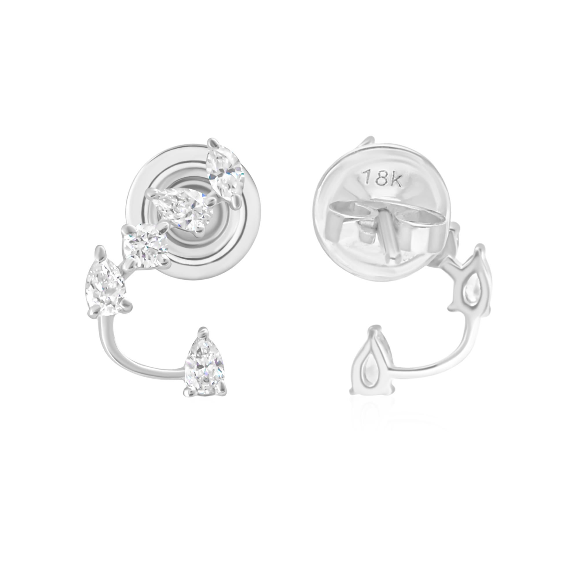 Realizzati in oro a 18 carati, questi squisiti orecchini sono impreziositi da 0,27 carati di diamanti scintillanti.

Segui la vetrina di Spectrum Jewels per vedere le ultime collezioni e i pezzi esclusivi. Spectrum Jewels è orgoglioso di essere