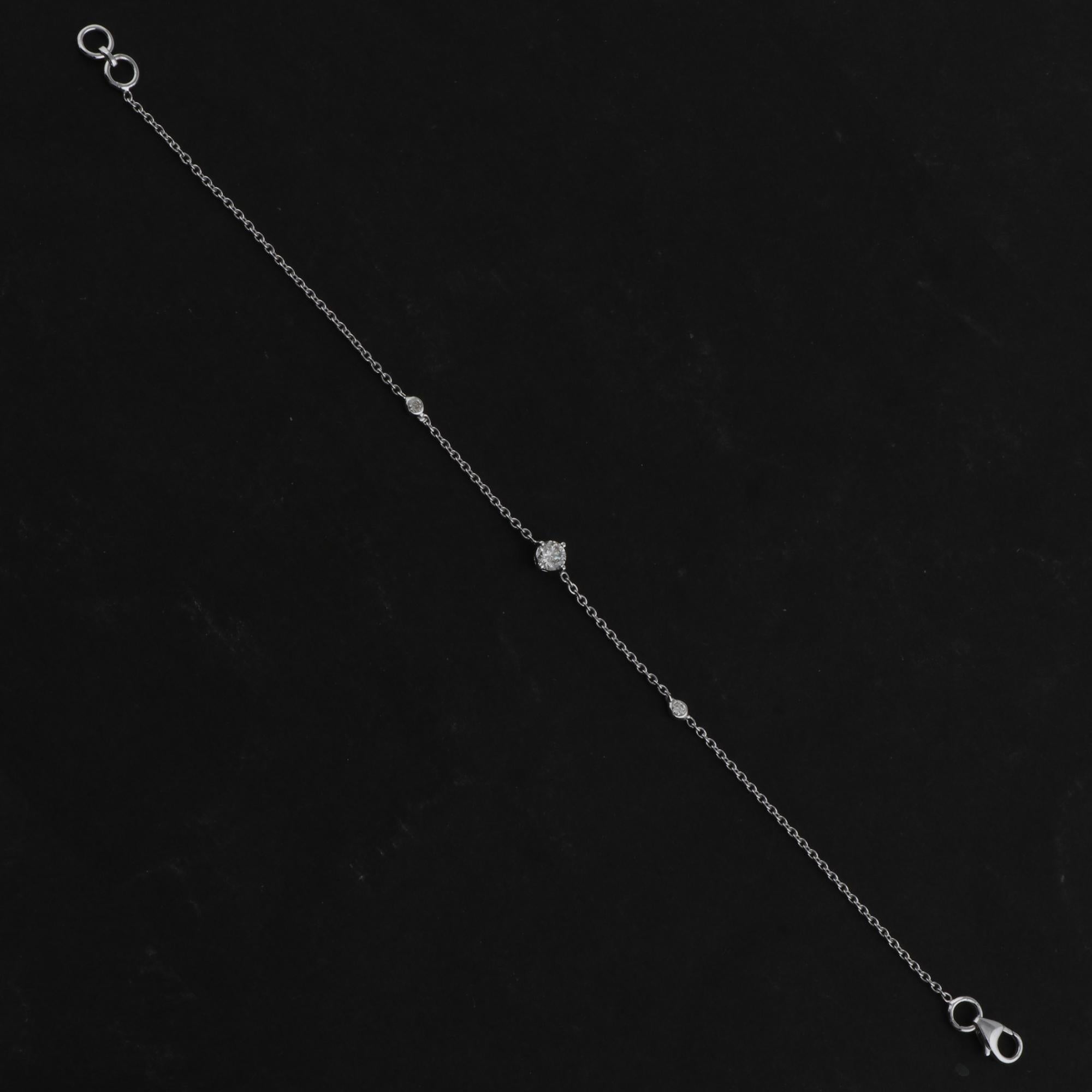 Moderne Bracelet à breloques en or blanc 18 carats avec diamants naturels de 0,28 carat de pureté SI de couleur hi-colore en vente