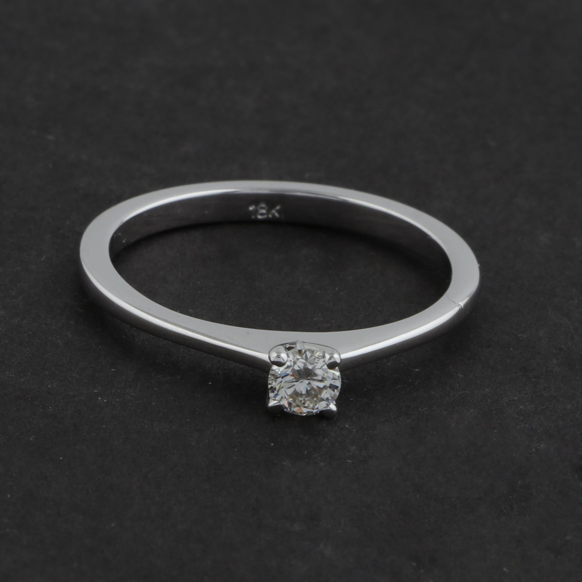 in vendita:  Diamante naturale da 0,2 carati SI/HI in oro bianco massiccio 18 carati Tiny Solitaire impilabile 6