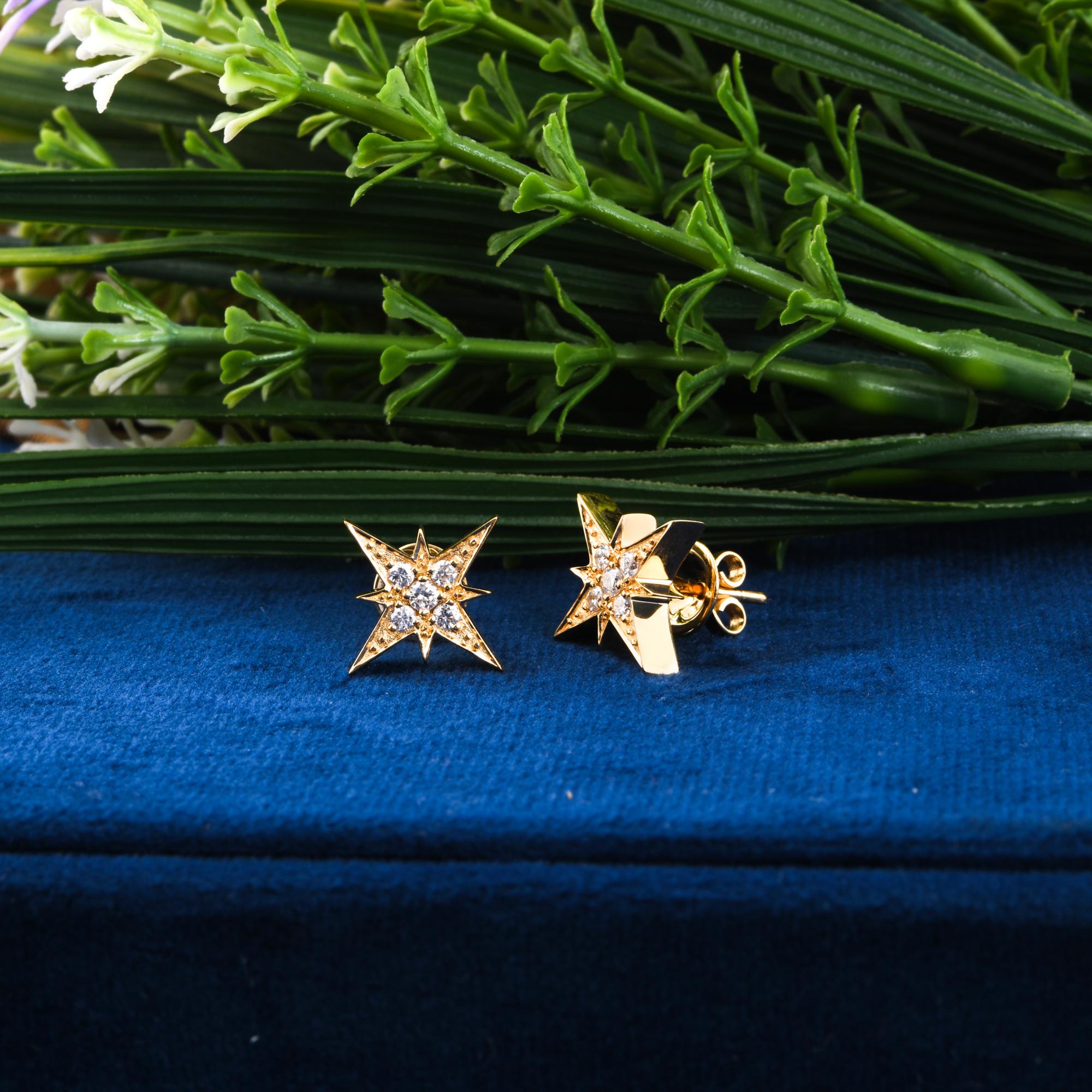 Modern Natural 0.3 Carat SI Clarity HI Color Diamond Star Earrings 14 Karat Yellow Gold For Sale