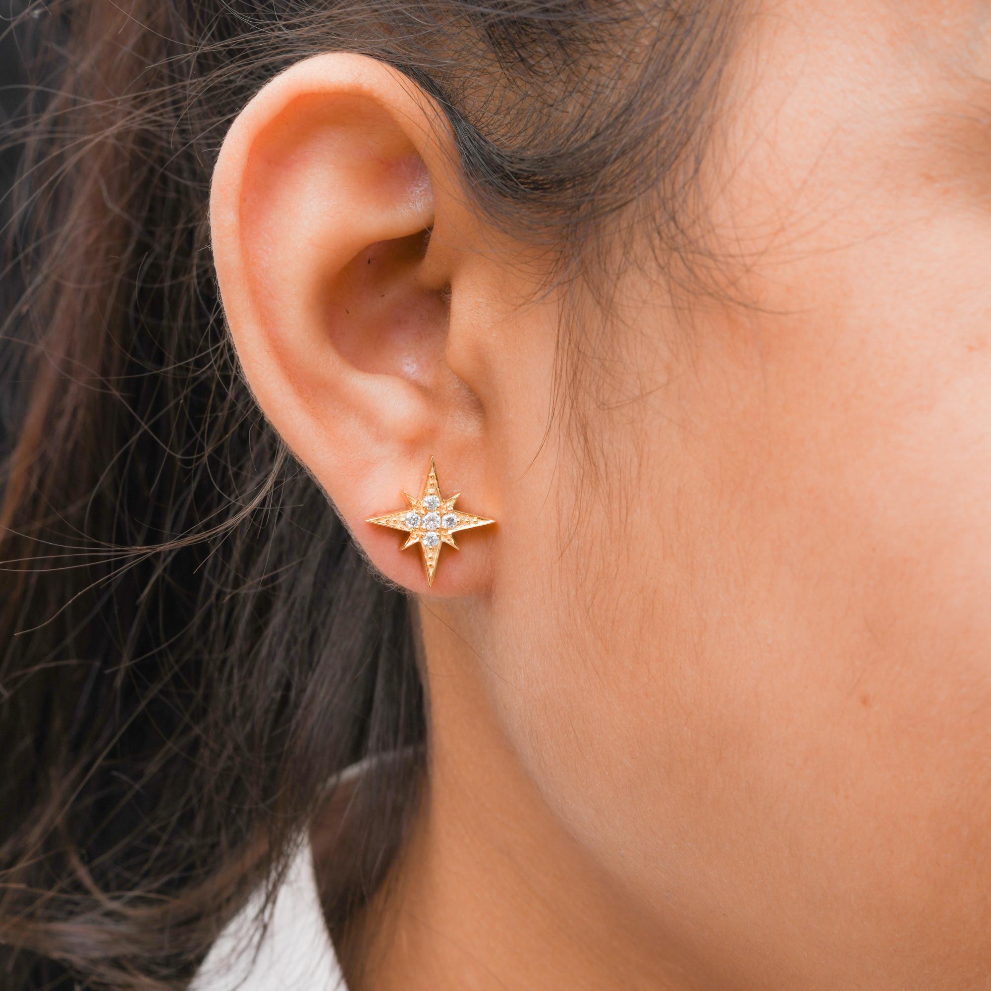 Natural 0.3 Carat SI Clarity HI Color Diamond Star Earrings 14 Karat Yellow Gold In New Condition For Sale In Diera, Dubai