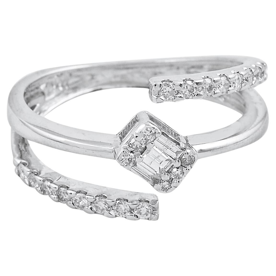 Bague en or blanc 18 carats pavé de diamants baguettes naturels de 0,30 carat en vente