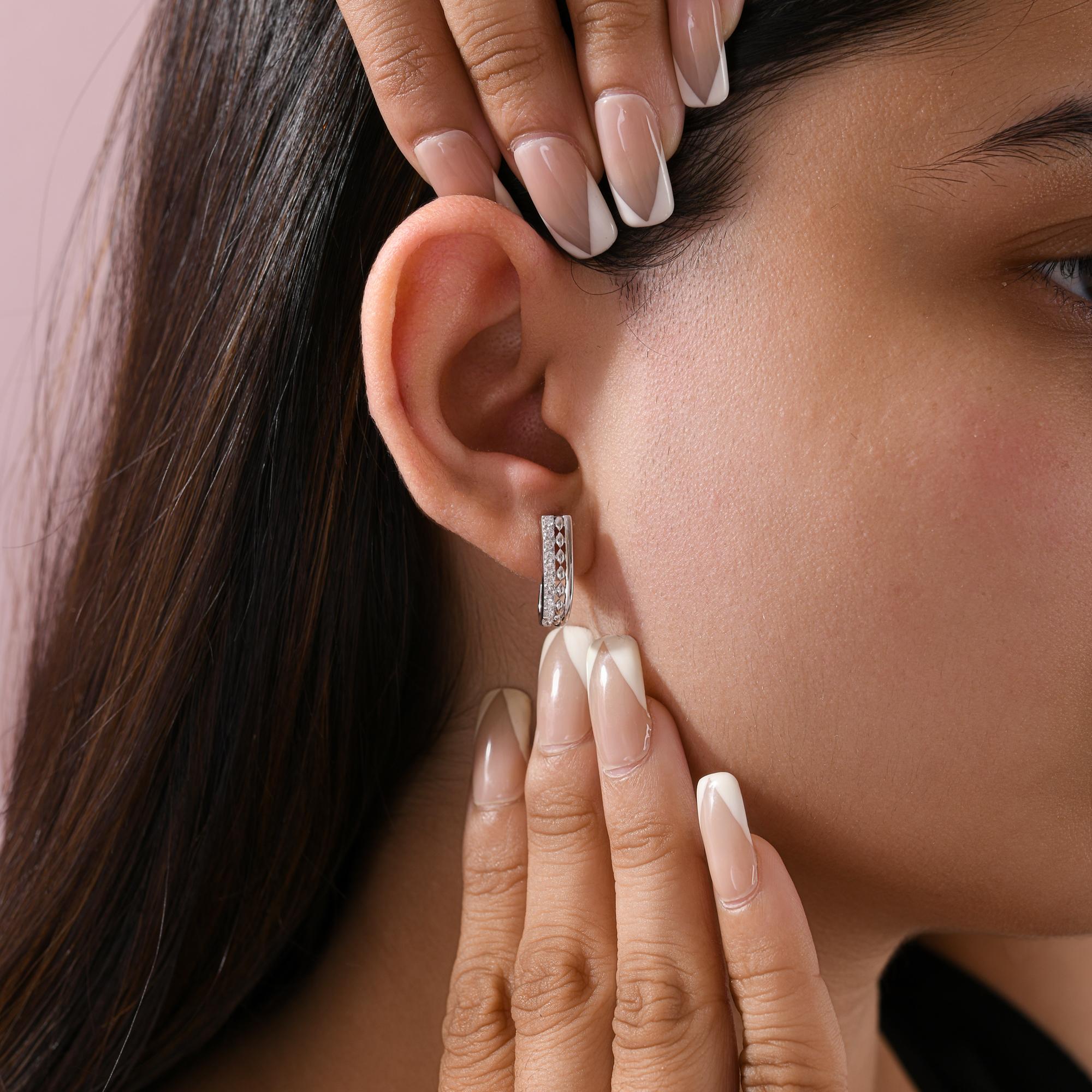 Natürliche 0,34 Karat SI/H Runder Brillant Diamant Ohrringe 9 Karat Weißgold (Rundschliff) im Angebot