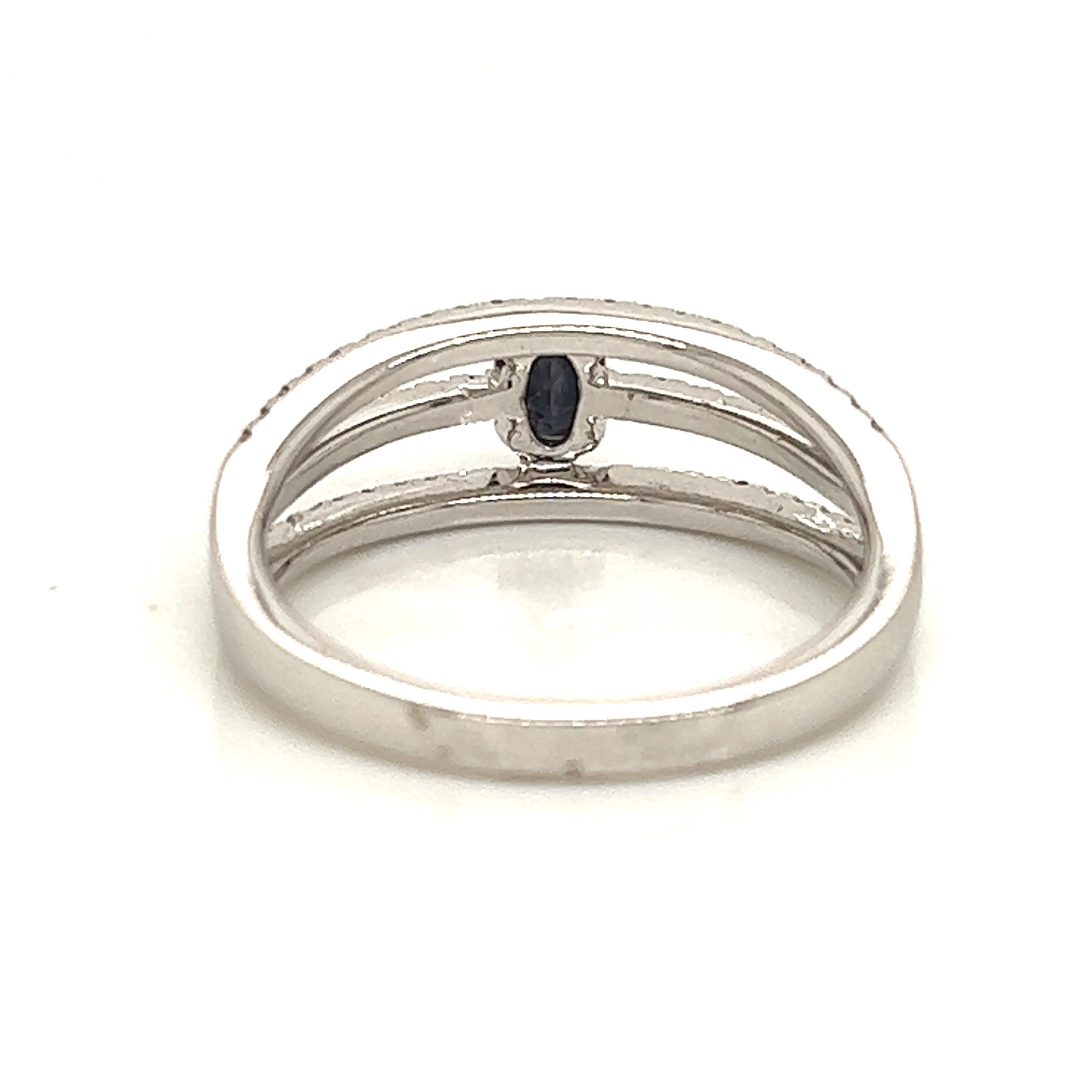 Oval Cut Natural 0.34 Ct Brazillian Alexandrite & Diamond Vintage Ring For Sale