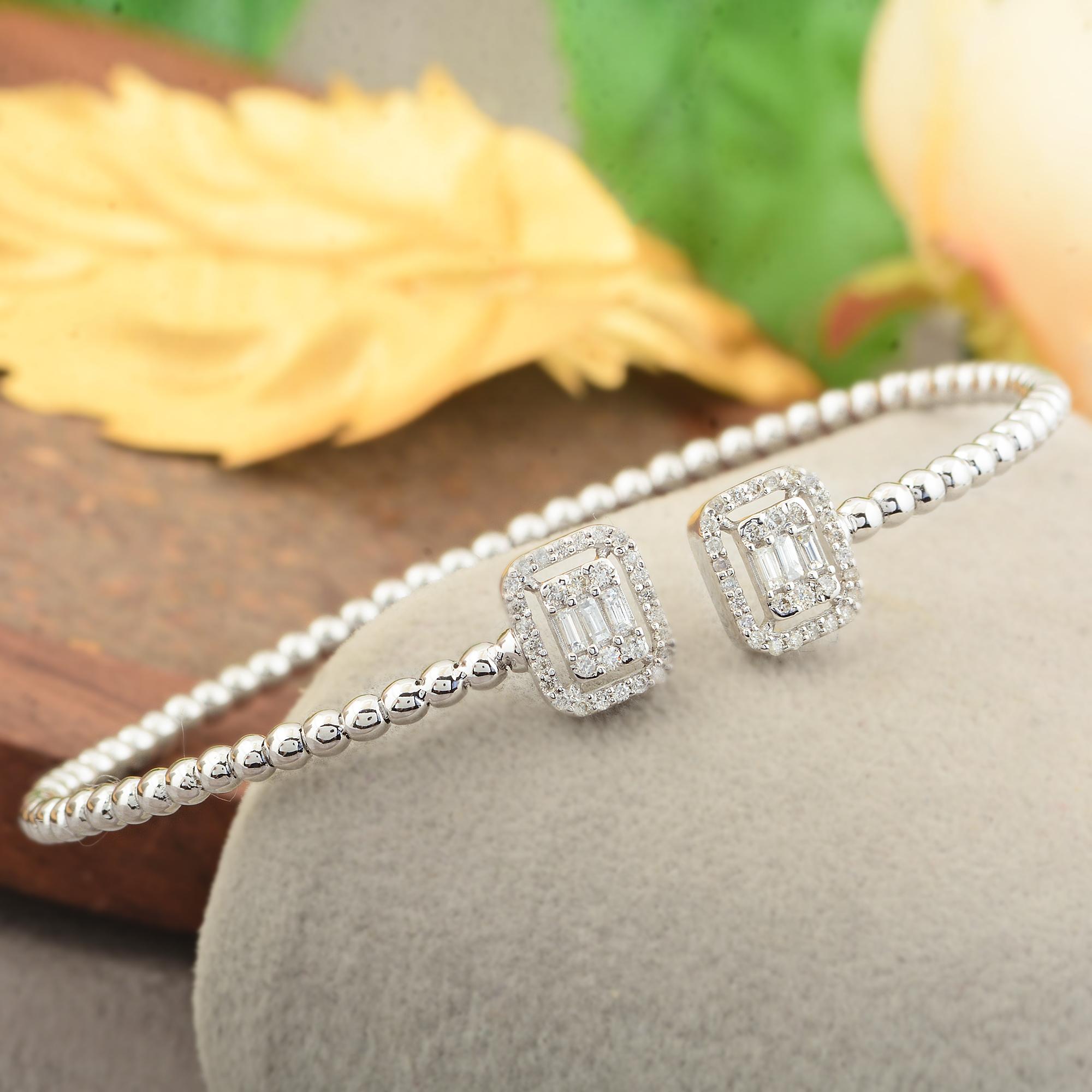 Moderne Bracelet manchette en or blanc 10 carats avec diamants baguettes naturels de 0,40 carat en vente