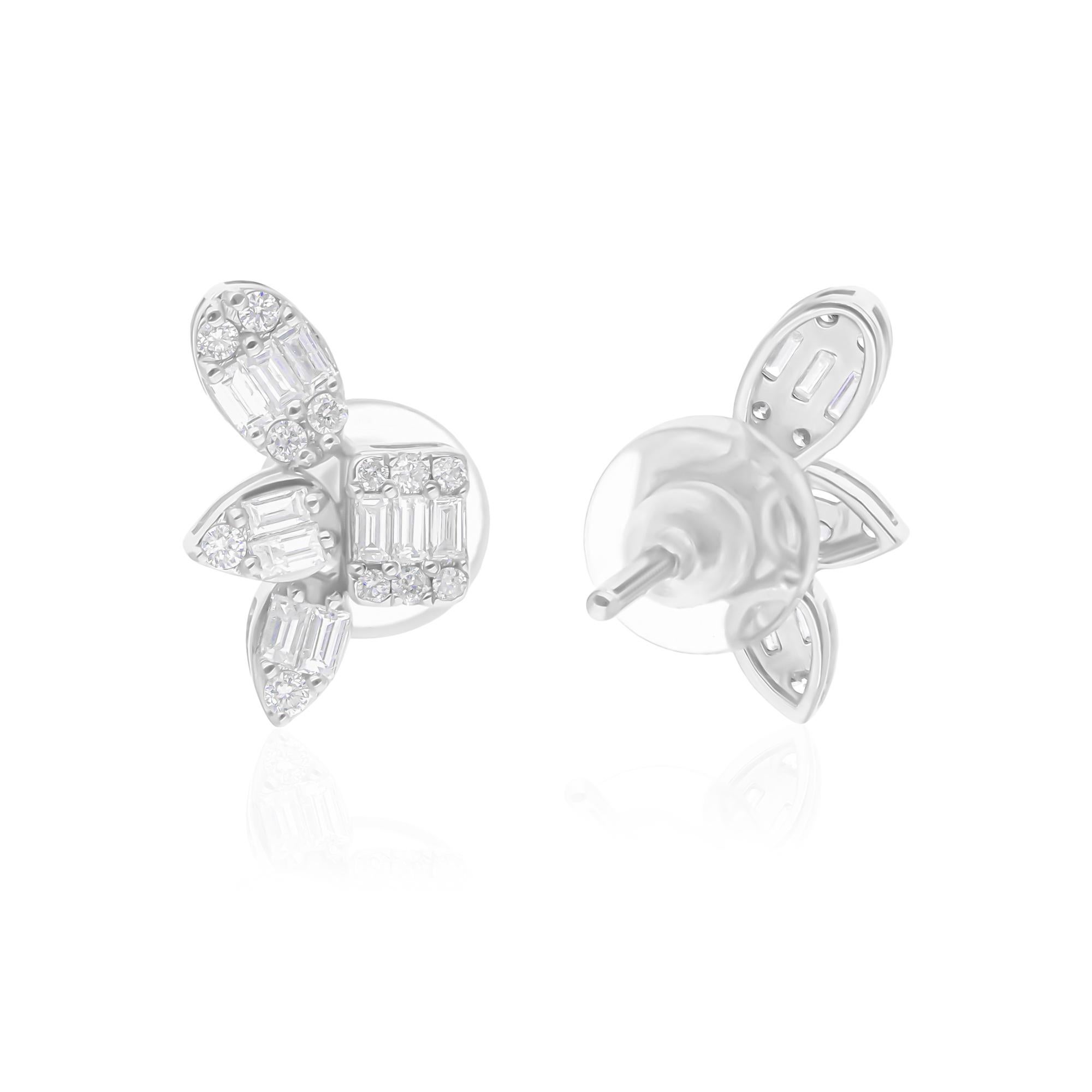 Realizzati in oro a 18 carati, questi squisiti orecchini sono impreziositi da 0,45 carati di diamanti scintillanti.

Segui la vetrina di Spectrum Jewels per vedere le ultime collezioni e i pezzi esclusivi. Spectrum Jewels è orgoglioso di essere