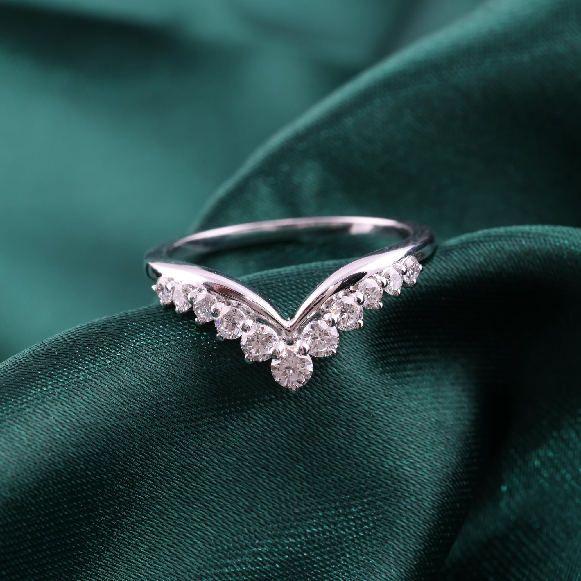 En venta: Anillo natural de diamantes Chevron de 0,47 quilates, claridad SI y color HI, oro blanco de 9 quilates  6