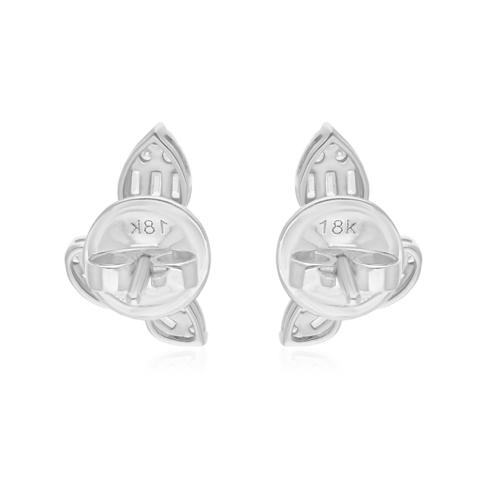 Natural 0.48 Carat SI/H Baguette Diamond Earrings 18 Karat White Gold Jewelry In New Condition For Sale In Diera, Dubai