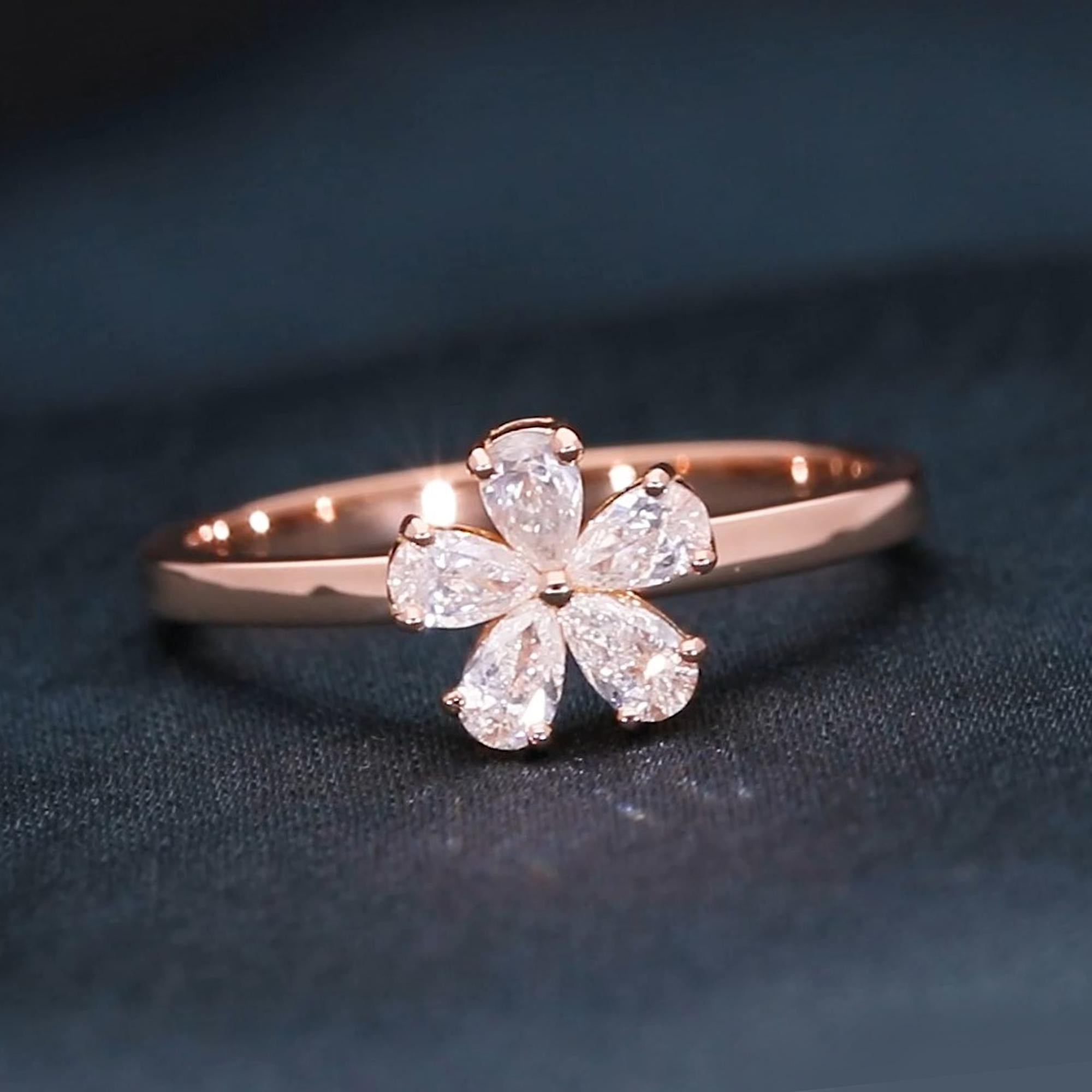 Natürlicher 0,5 Karat SI/H birnenförmiger Brillantschliff Diamant-Blumenring 14 Karat Roségold im Zustand „Neu“ im Angebot in Diera, Dubai