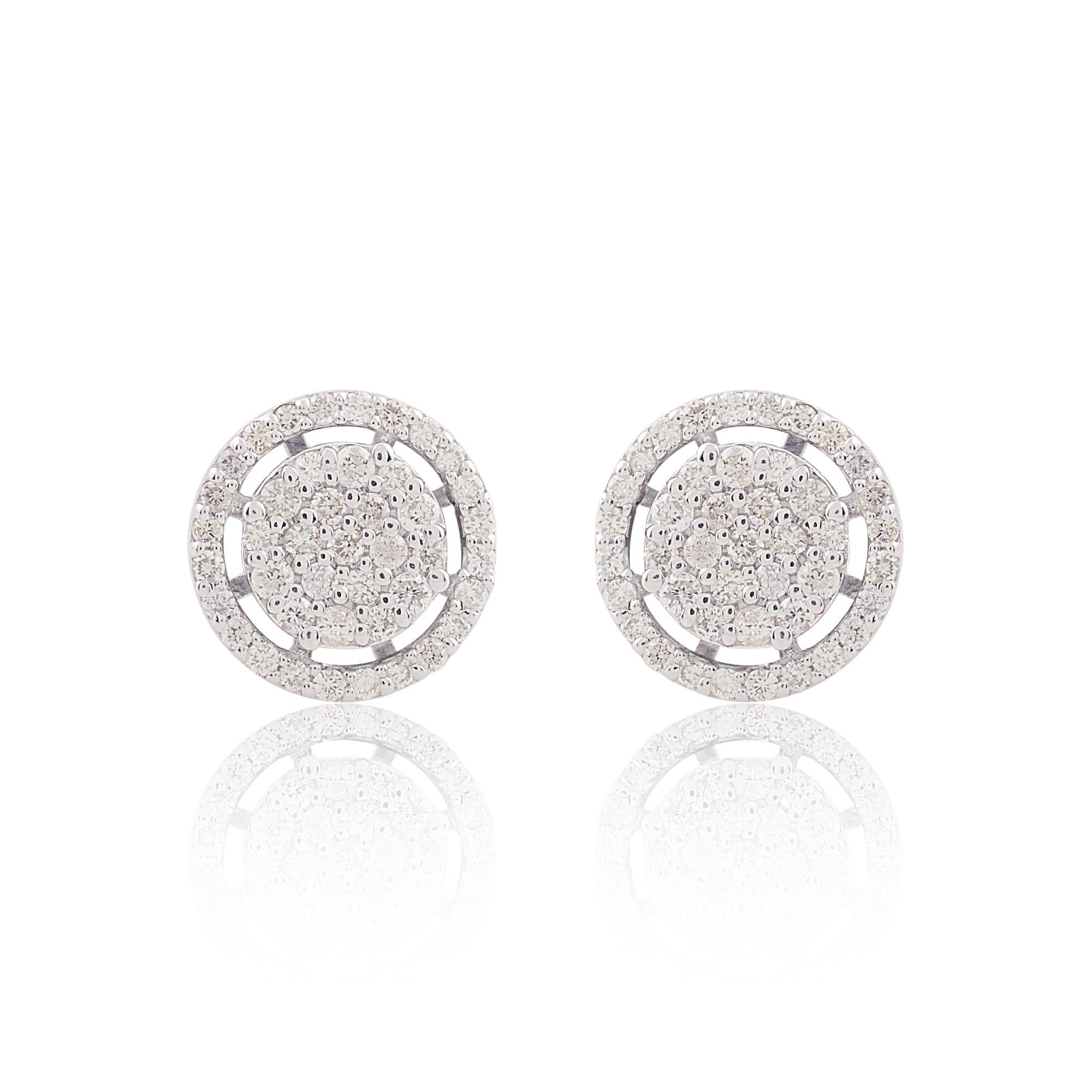 Fabriquées de manière experte et méticuleusement conçues, ces boucles d'oreilles Halo en diamant rond naturel de 0,50 carat témoignent d'un savoir-faire exquis et d'une beauté durable. Rehaussez votre collection de bijoux avec ces boucles d'oreilles