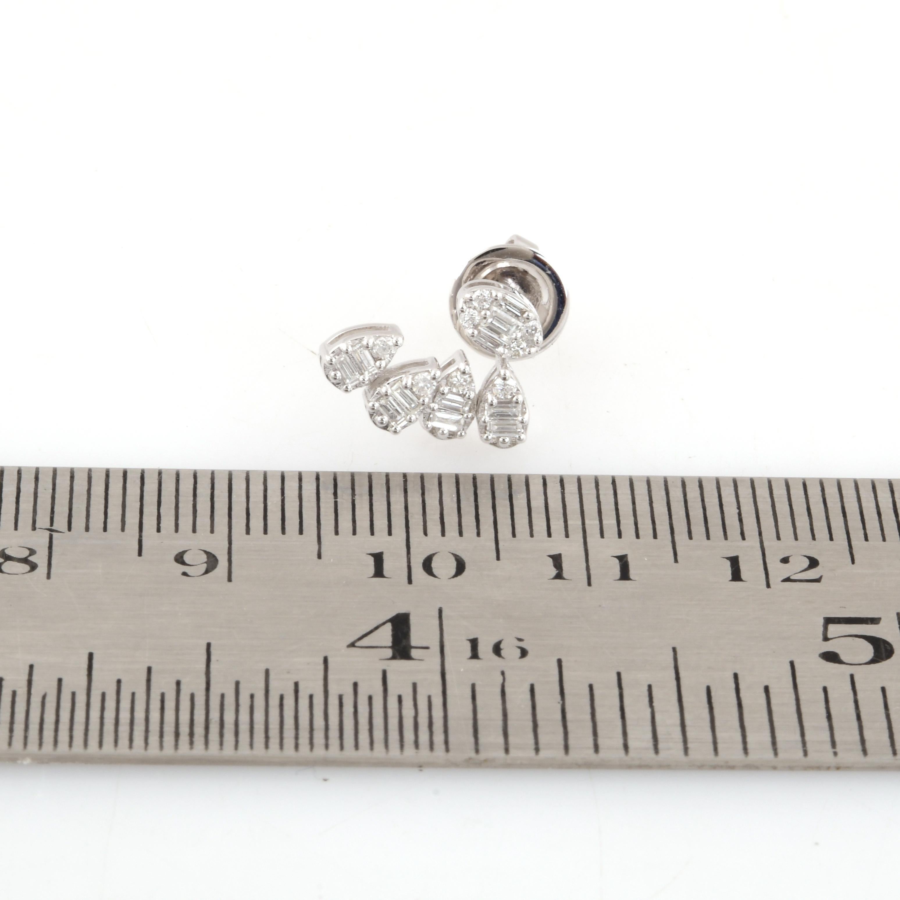 Natural 0.50 Carat SI/H Baguette Diamond Earrings 14 Karat White Gold Jewelry In New Condition For Sale In Diera, Dubai