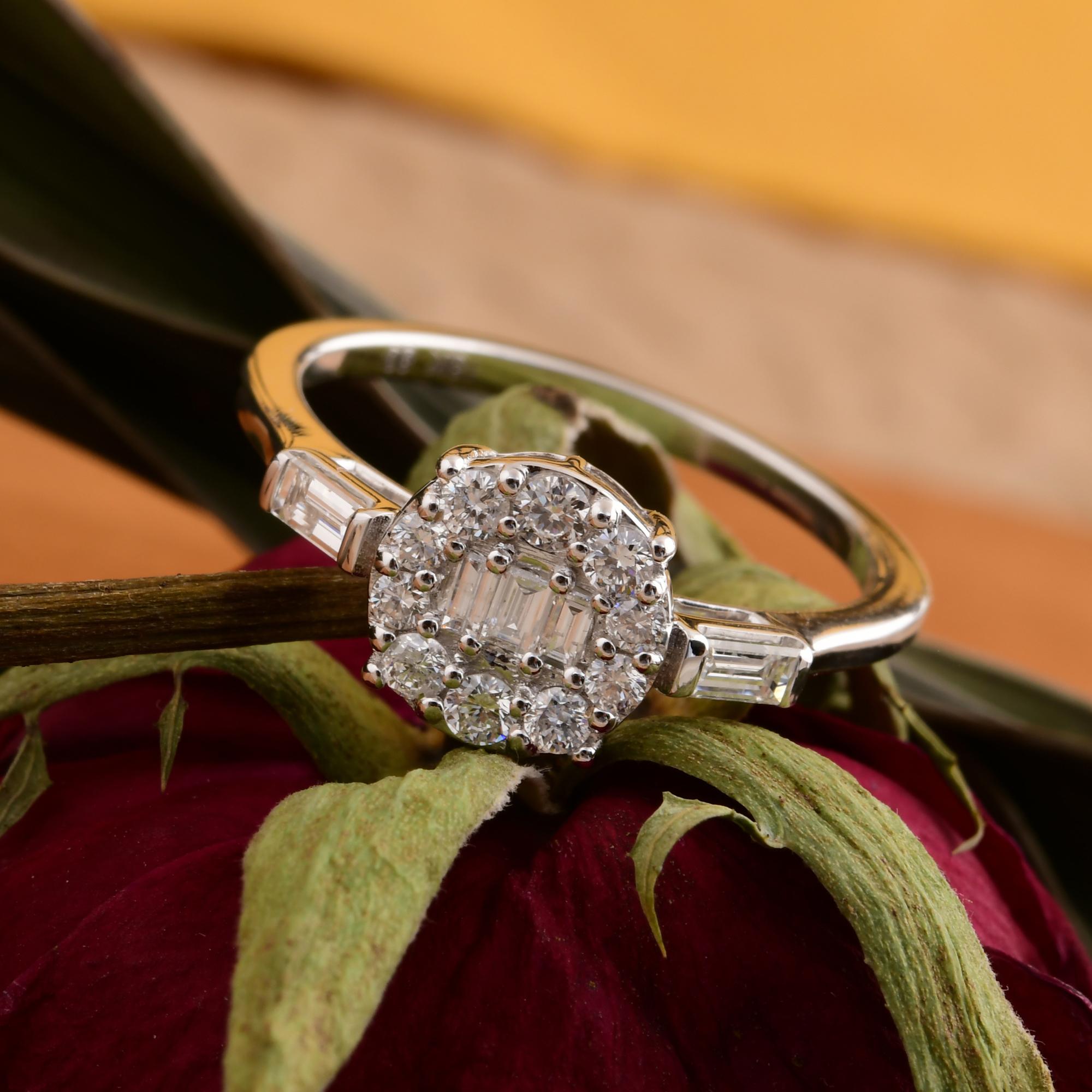Natürlicher 0,51 Karat Baguette-Diamantring aus 18 Karat Weißgold mit rundem Brillantschliff (Baguetteschliff) im Angebot