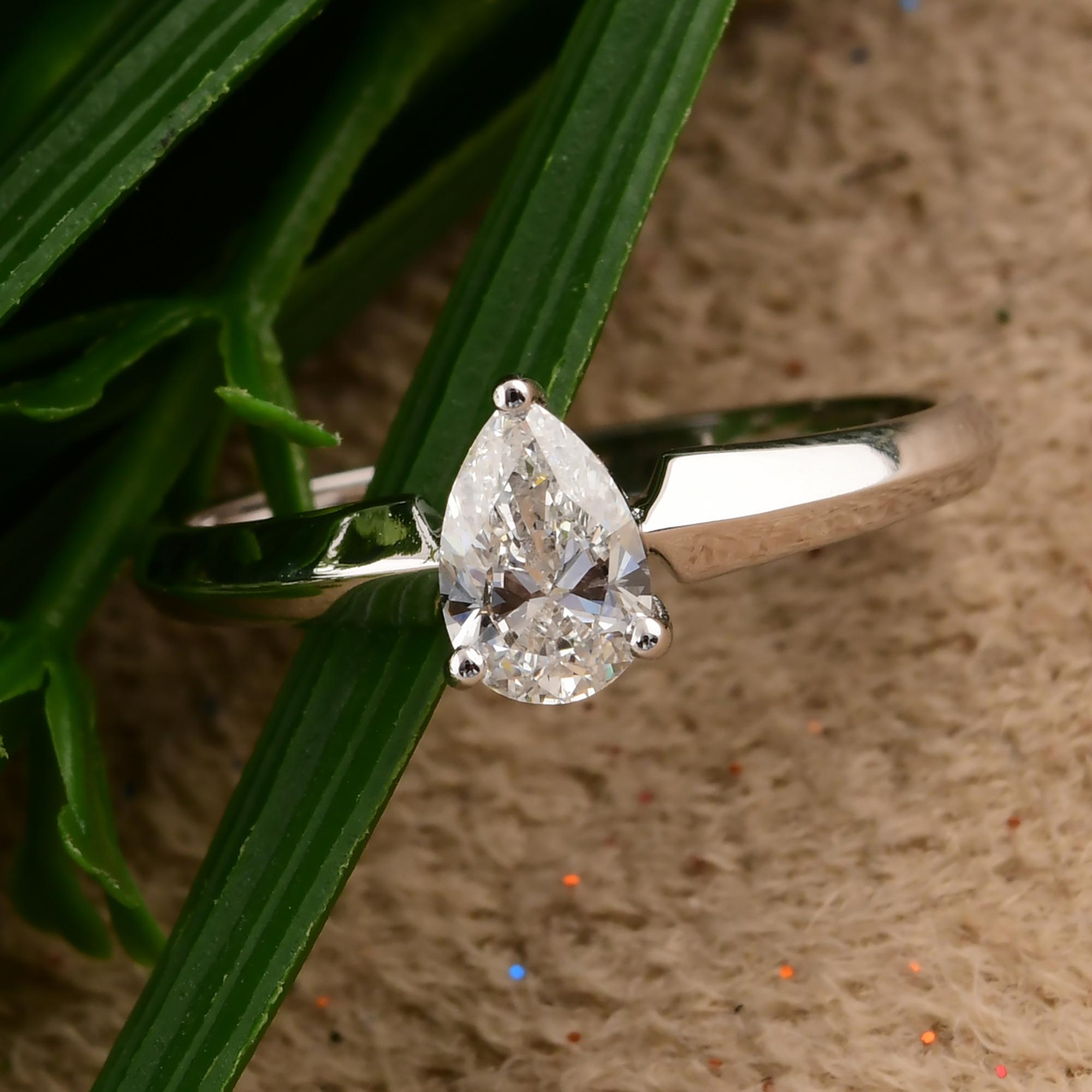 Natural 0.51 Carat SI/H Solitaire Pear Diamond Ring 18 Karat White Gold Jewelry In New Condition For Sale In Diera, Dubai