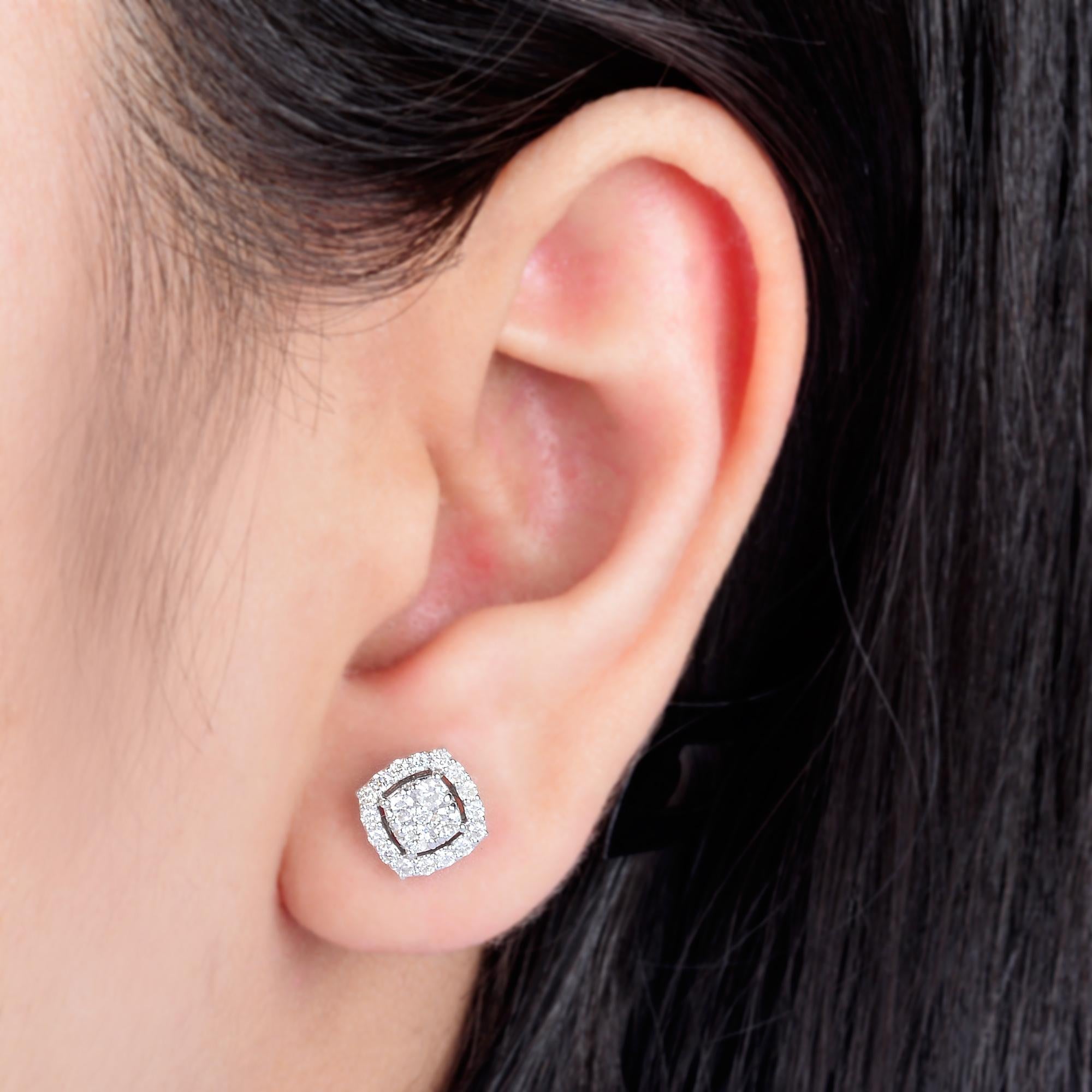 Moderne Clous d'oreilles en or blanc massif 10 carats avec diamants naturels de 0,52 carat en vente