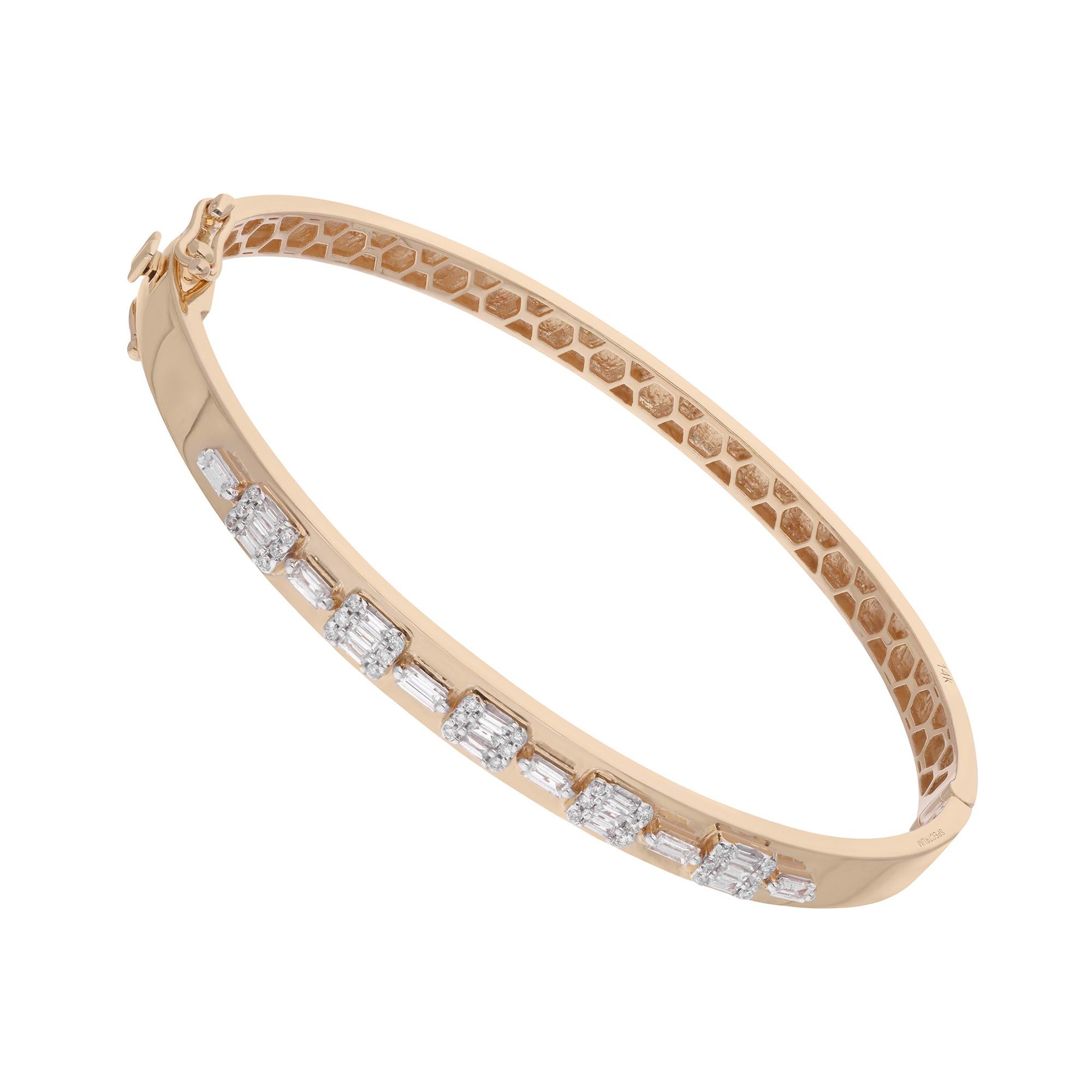 Natural 0.53 Carat Baguette Diamond 14 Karat Yellow Gold Cuff Bracelet Jewelry In New Condition For Sale In Diera, Dubai