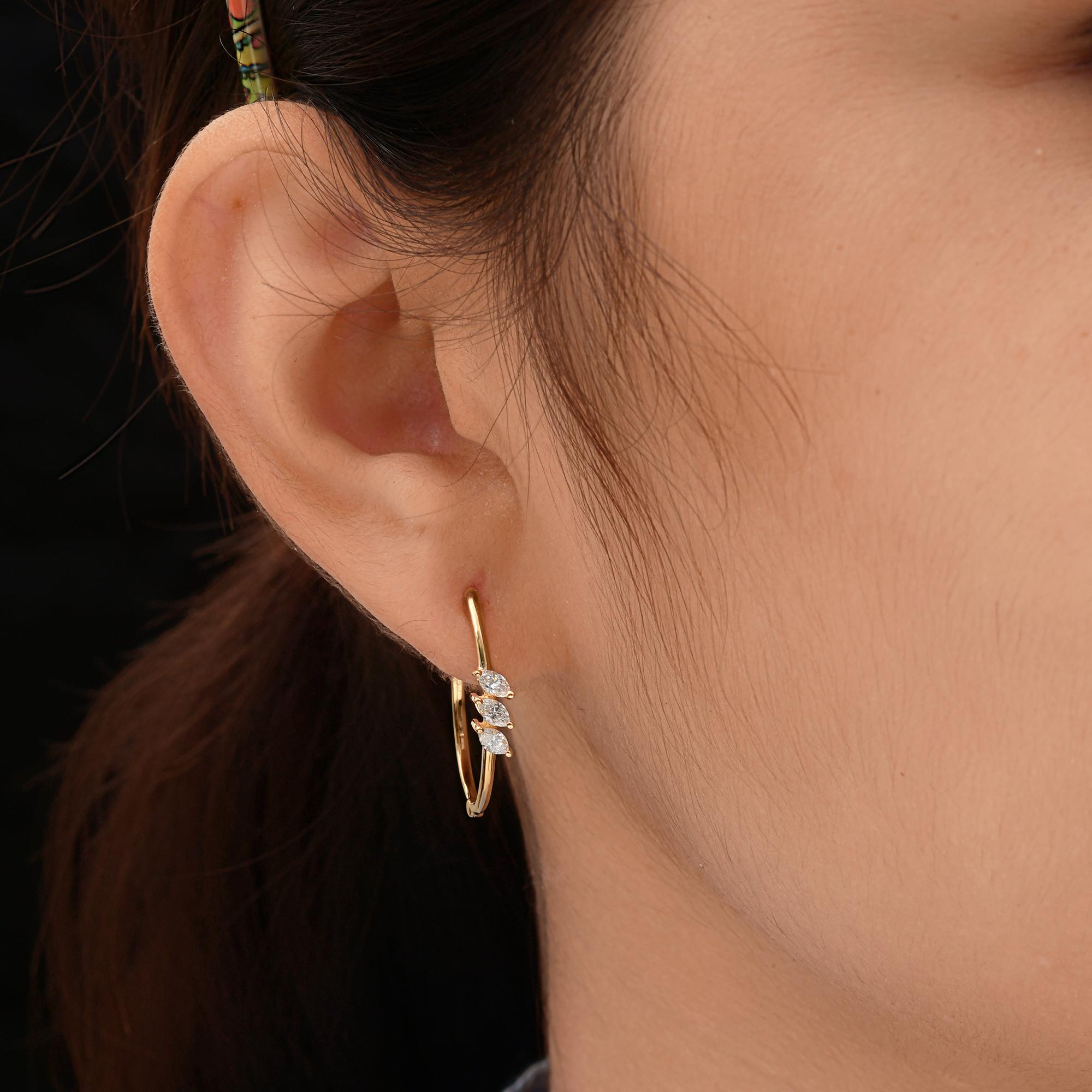 Moderne Boucles d'oreilles en or jaune 18 carats avec trois diamants marquises de 0,54 carat SI/H en vente