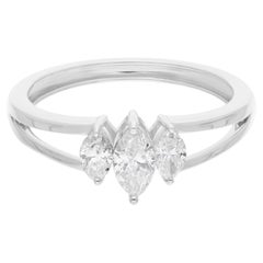 Bague à trois diamants de 0,58 carat de pureté SI et de couleur hi-colore en or blanc 14 carats