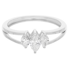 Bague à trois diamants de 0,58 carat de pureté SI et de couleur hi-colore en or blanc 18 carats