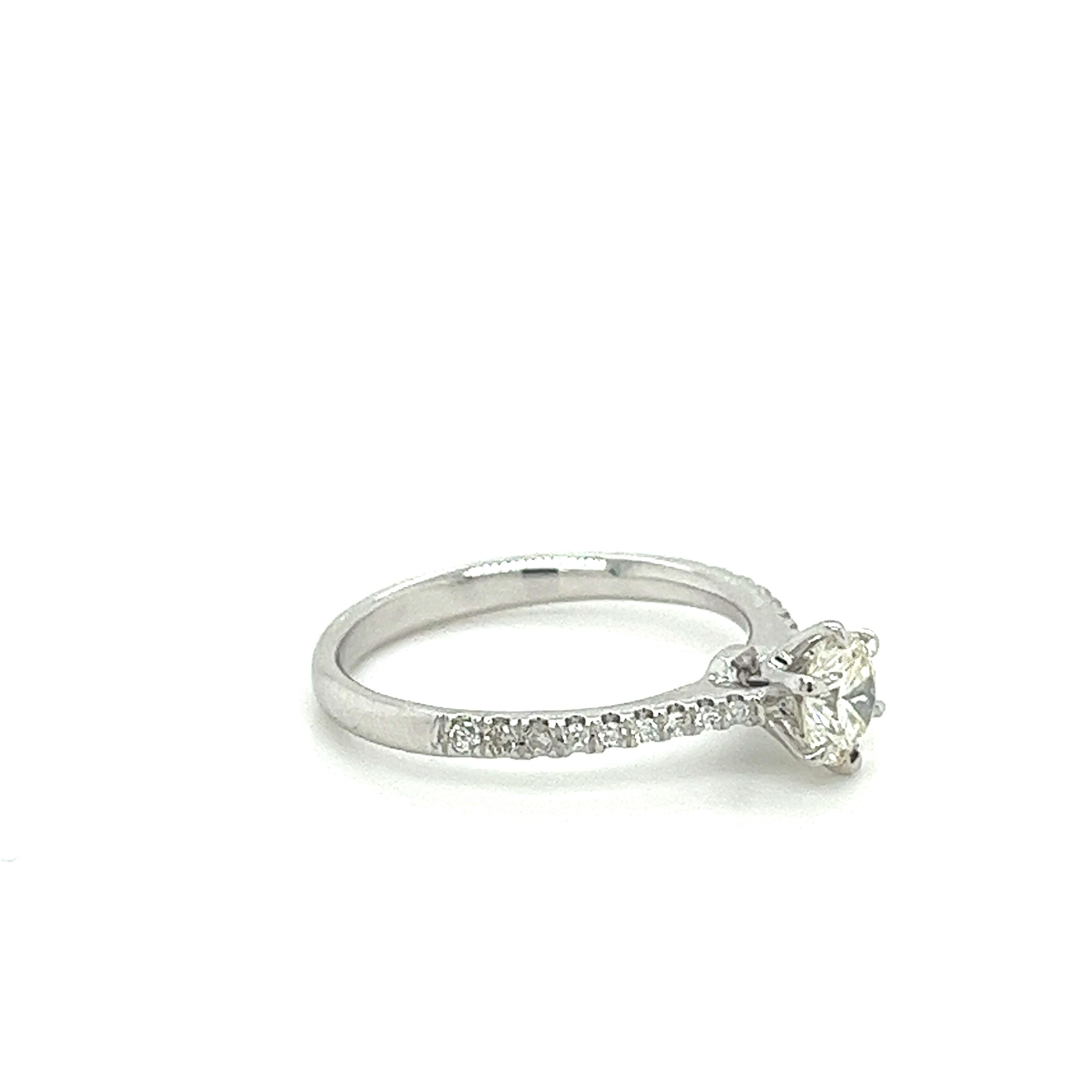 Natural 0.60 Carat Diamond Engagement Ring with Diamond Sides in 18K White Gold  In New Condition For Sale In Miami, FL