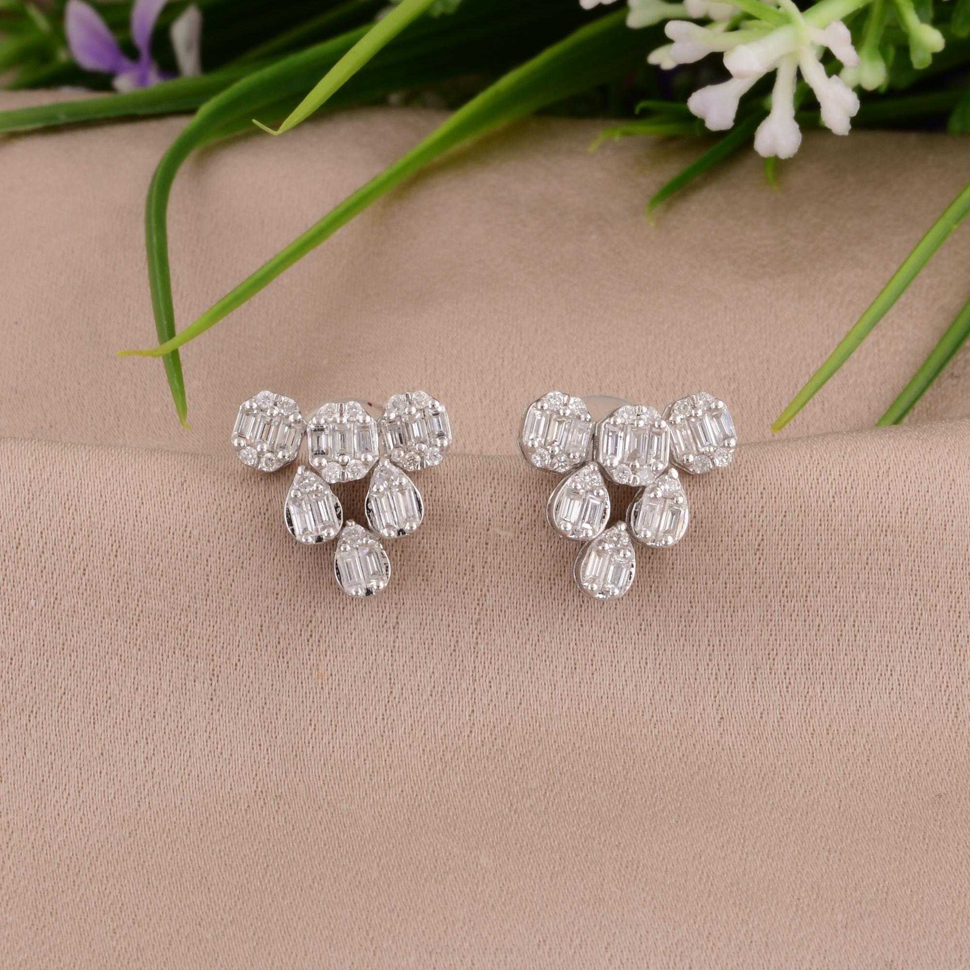 Moderne Boucles d'oreilles en or blanc 18 carats avec diamants ronds baguettes de 0,62 carat SI/H en vente