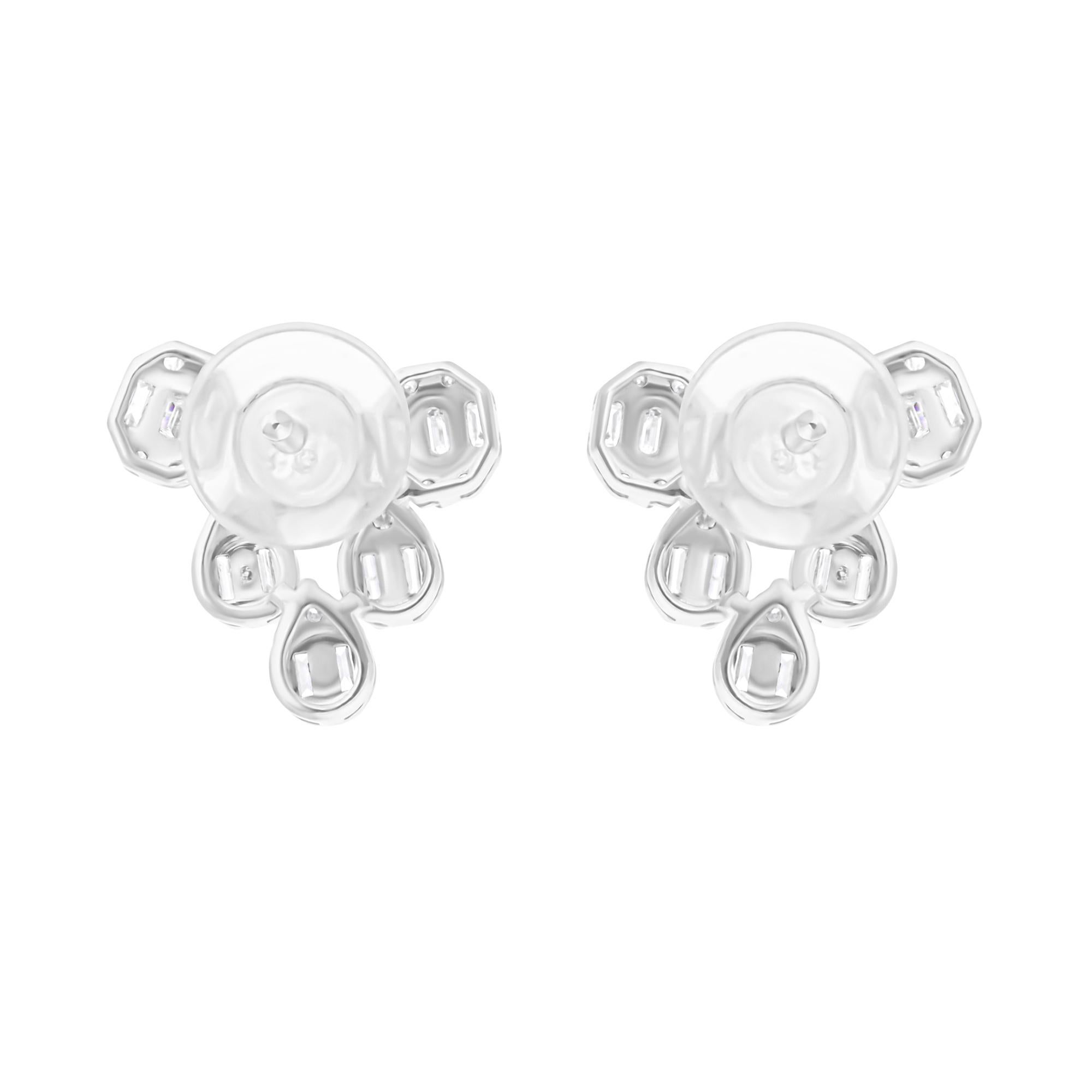 Boucles d'oreilles en or blanc 18 carats avec diamants ronds baguettes de 0,62 carat SI/H Neuf - En vente à Diera, Dubai