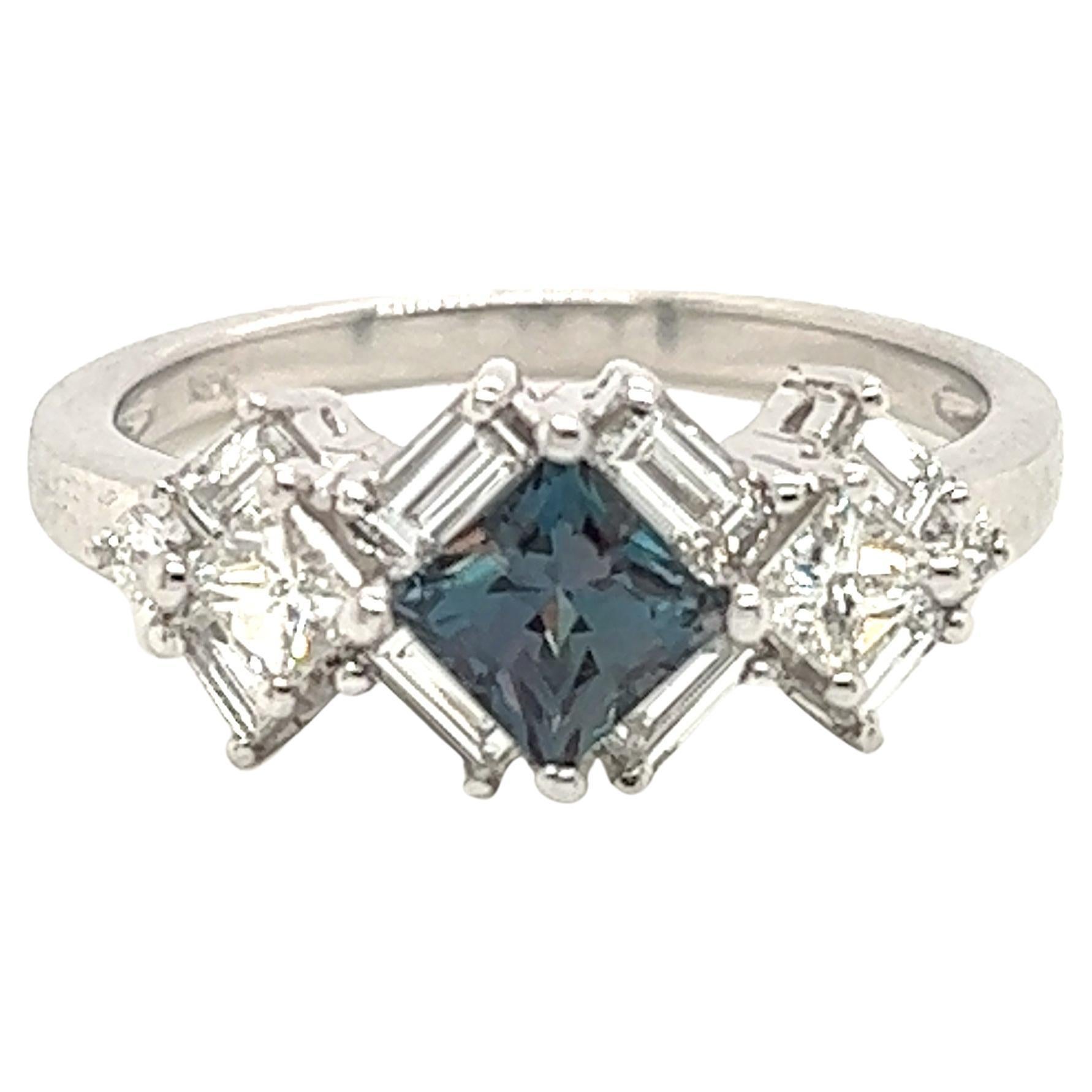 Naturale 0,64 Ct. Anello vintage con alessandrite e diamante brasiliano in vendita
