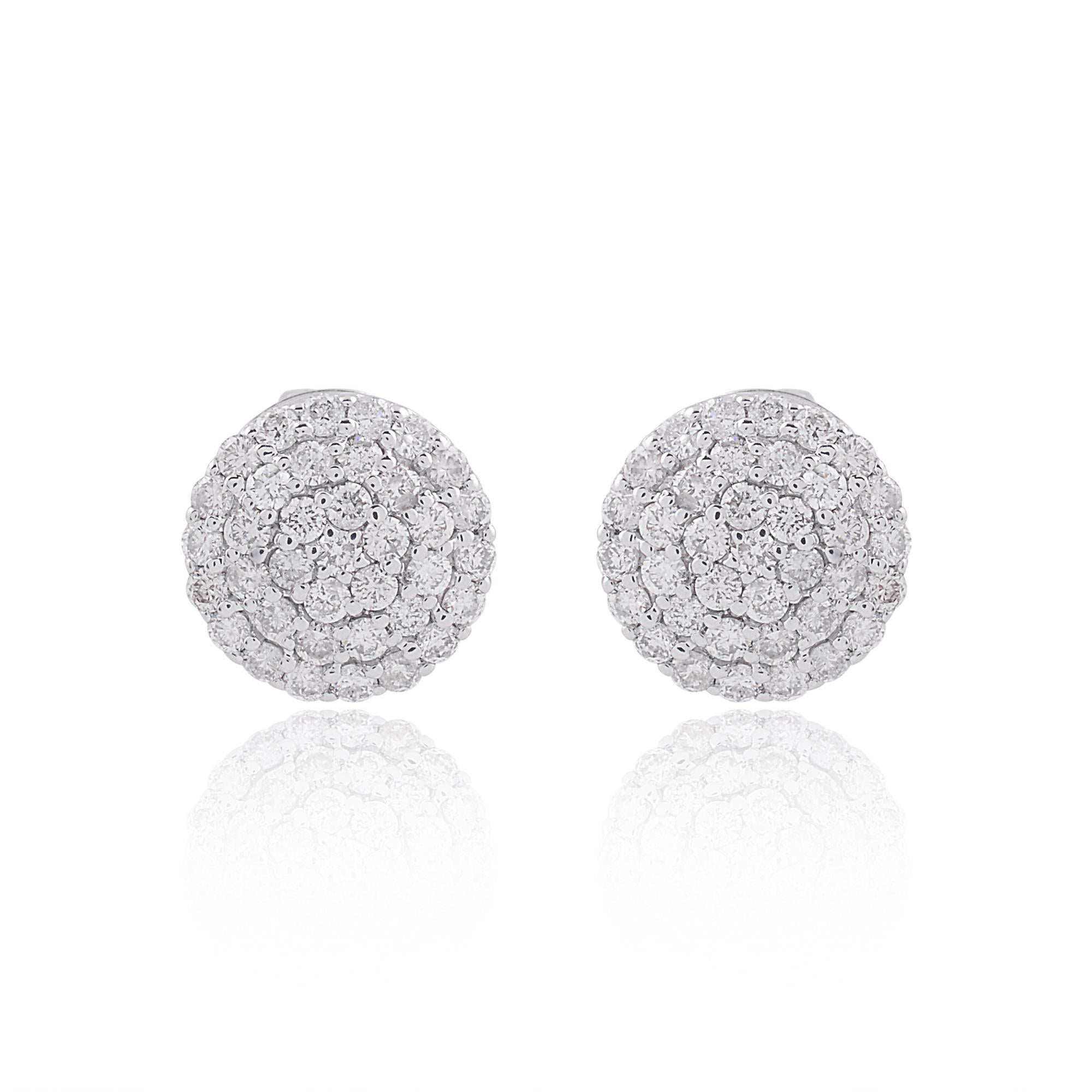 Beleuchten Sie Ihr Ensemble mit dem bezaubernden Funkeln dieser natürlichen 0,65 Karat runden Diamant-Ohrstecker, die elegant in glänzendem 10 Karat Weißgold gefertigt sind. Diese fesselnden Ohrringe zelebrieren moderne Eleganz und Raffinesse und