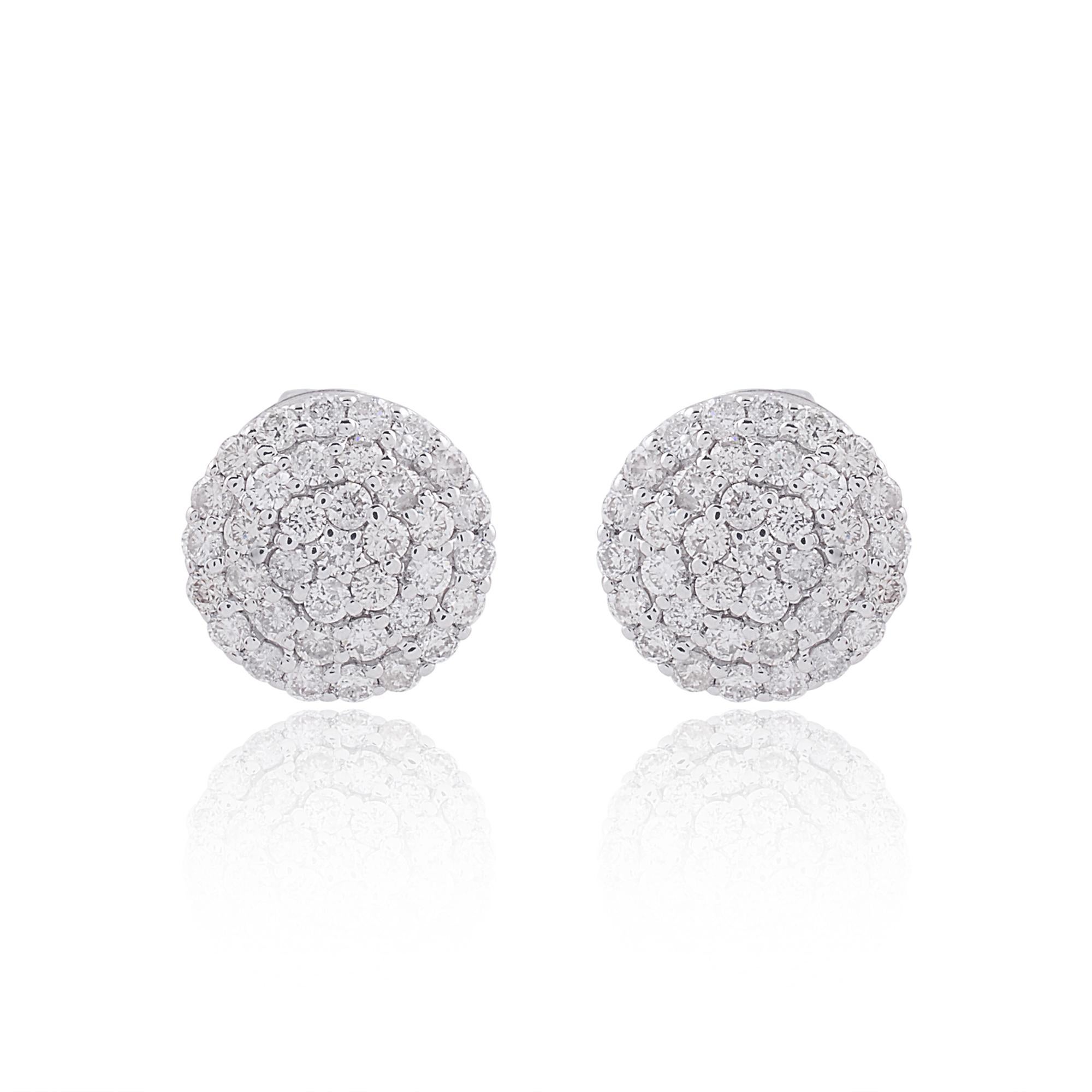 Illuminez votre ensemble avec l'éclat enchanteur de ces boucles d'oreilles disque en diamant rond naturel de 0,65 carat, élégamment conçues en or blanc 10 carats étincelant. Ces boucles d'oreilles captivantes sont une célébration de l'élégance et de