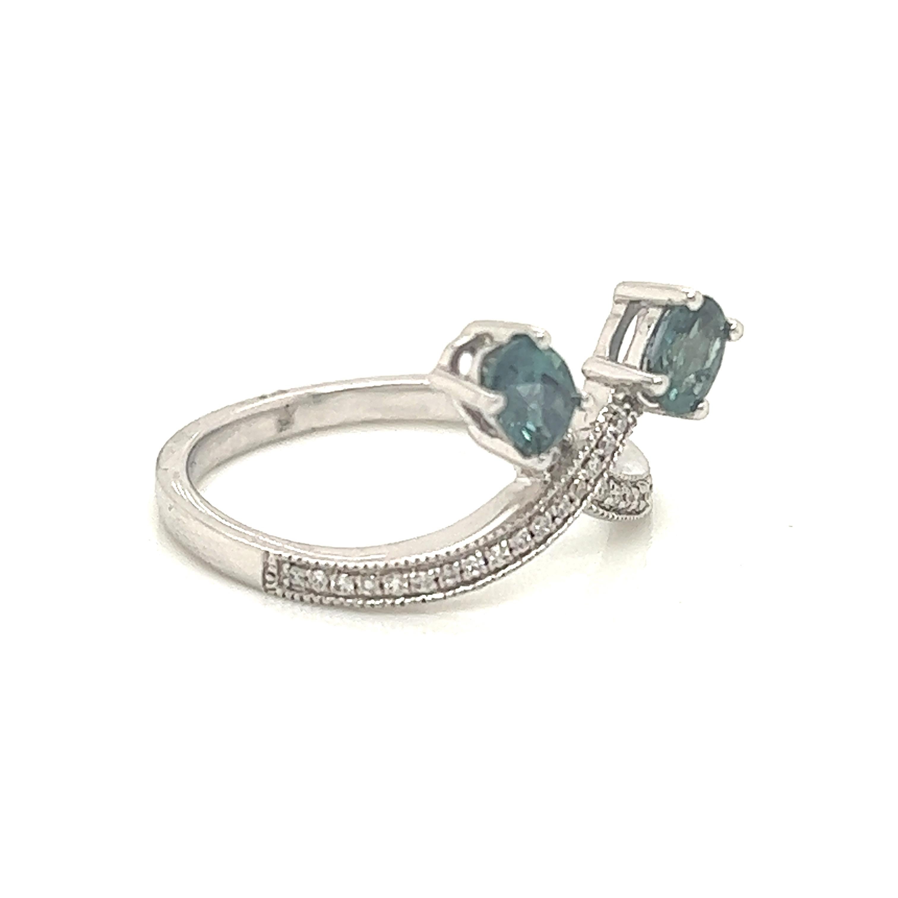 Contemporary Natural 0.68 Ct. Alexandrite & Diamond Vintage Ring For Sale